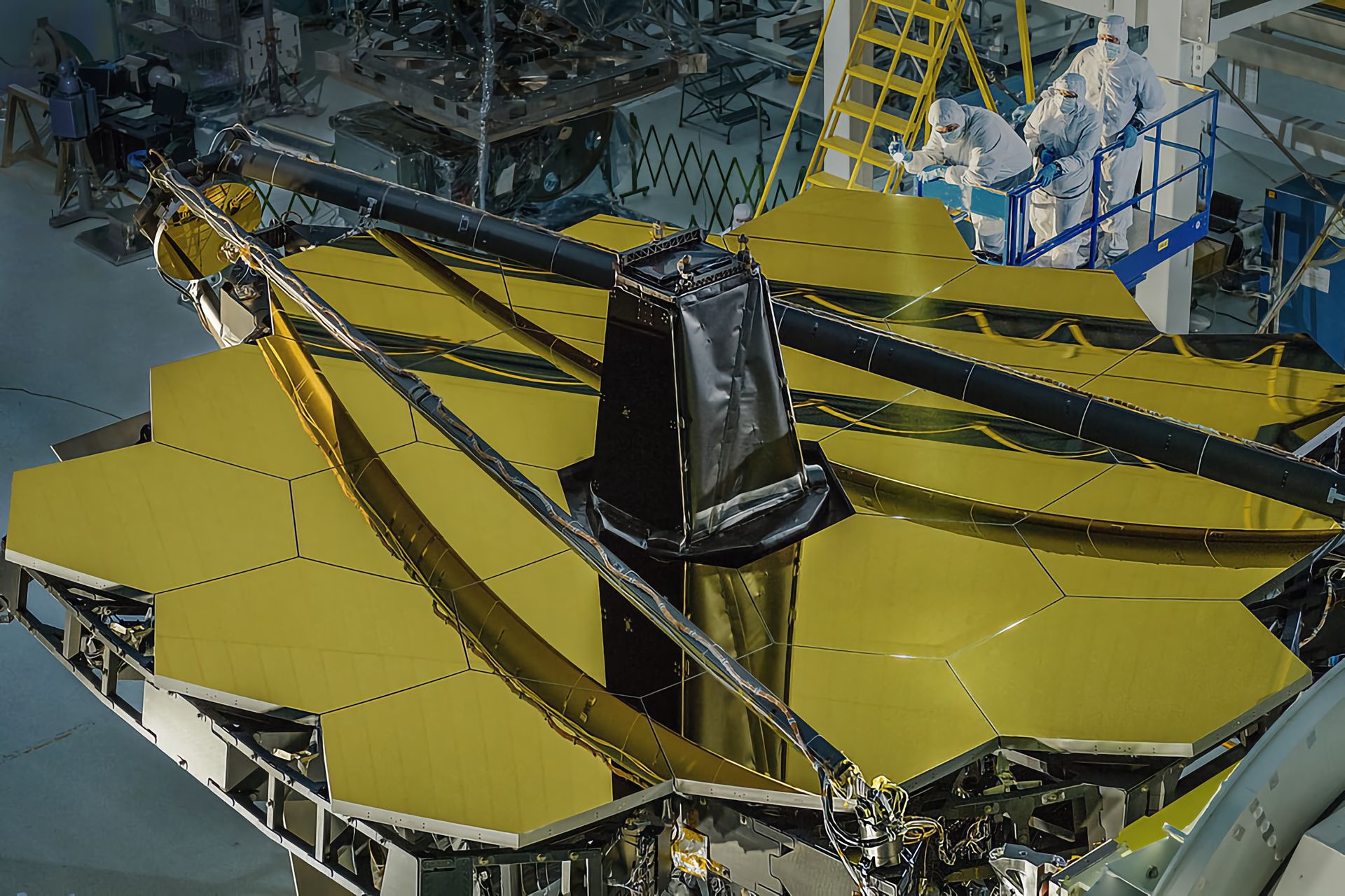 Lo specchio primario del Telescopio Spaziale James Webb