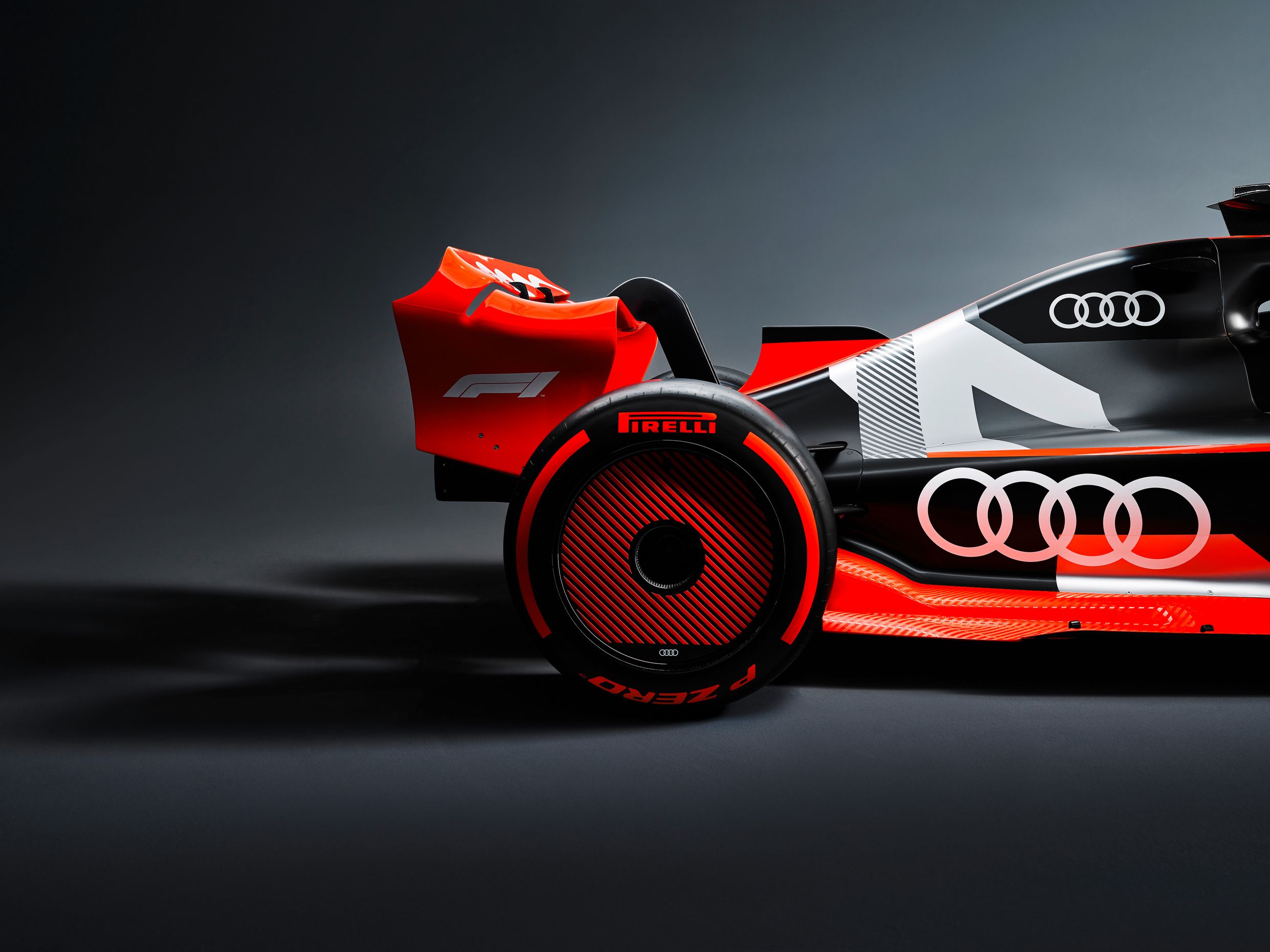 Una monoposto di Formula 1 adattata alla livrea Audi Sport