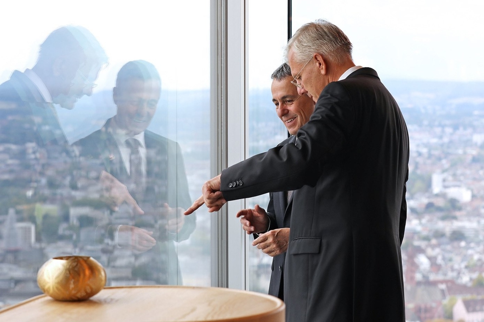 Ignazio Cassis, Presidente della Confederazione Svizzera, e Christoph Franz, Presidente del gruppo Roche, all'inaugurazione della Torre 2 del sito di Basilea il 2 settembre 2022