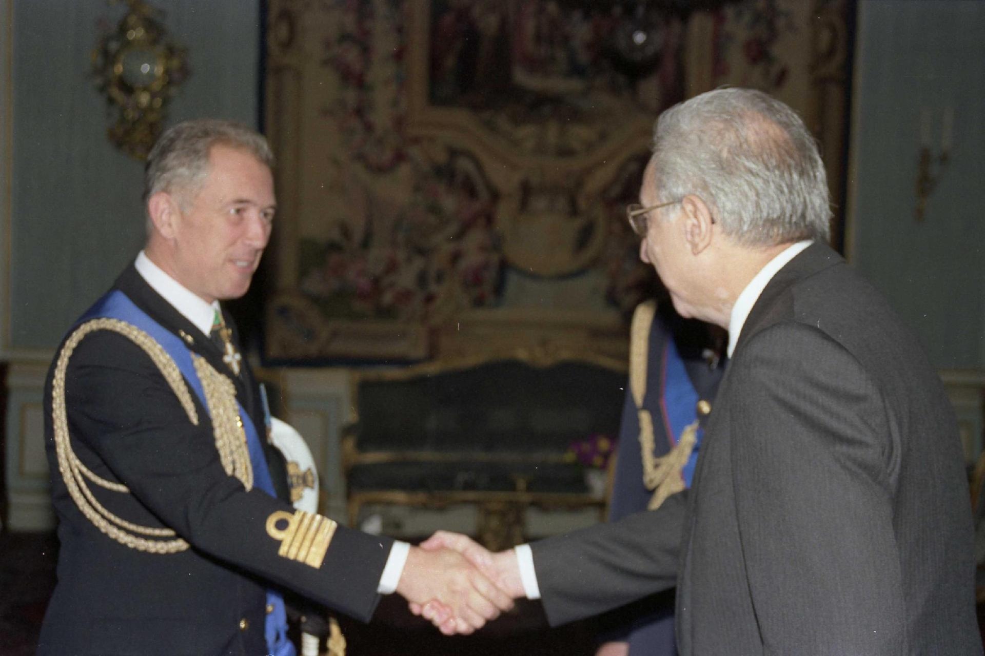 Il Capitano di Vascello Gianluca Assettati e il Presidente della Repubblica Italiana Francesco Cossiga