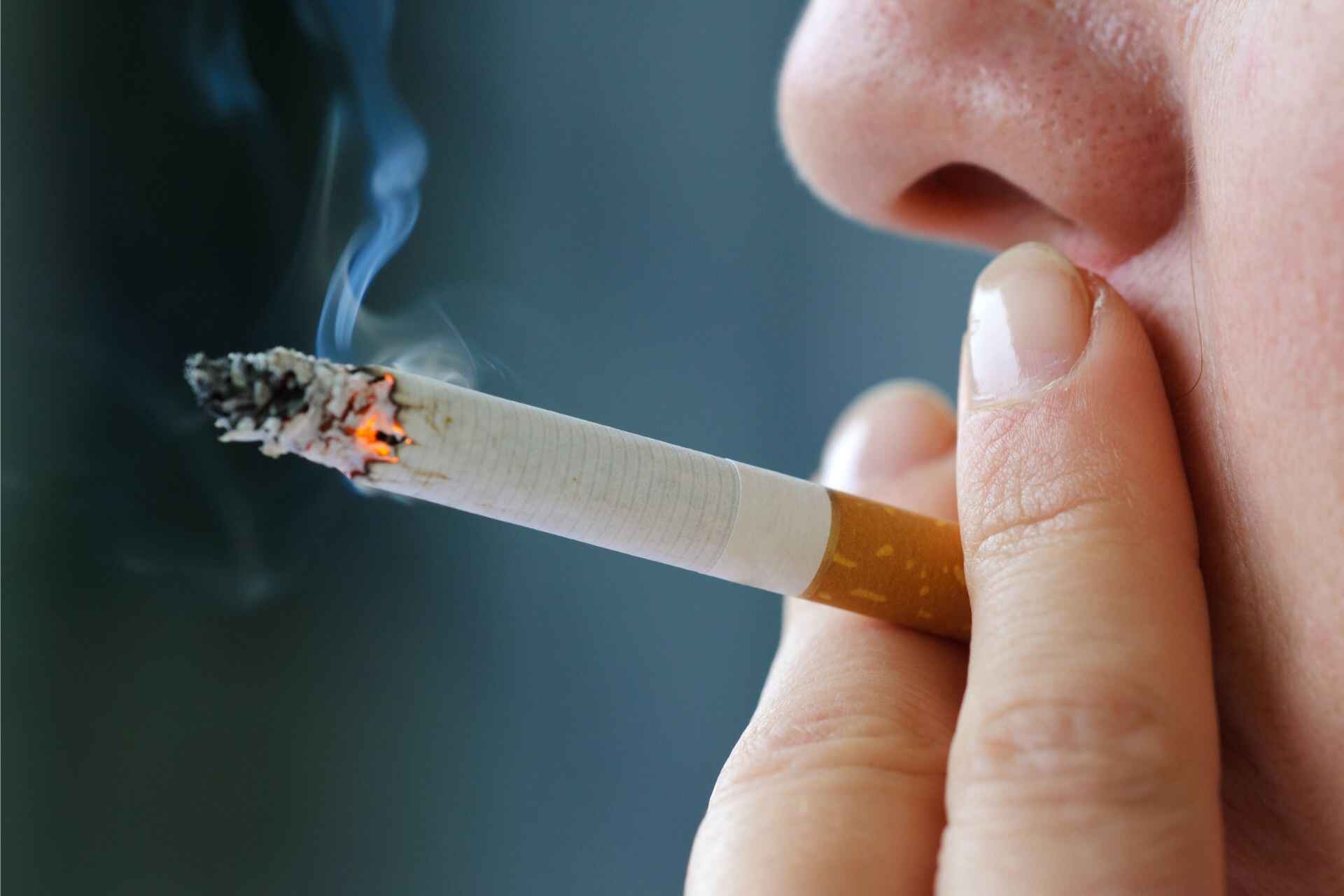 Il fumo da sigaretta è una delle cause di questo disturbo