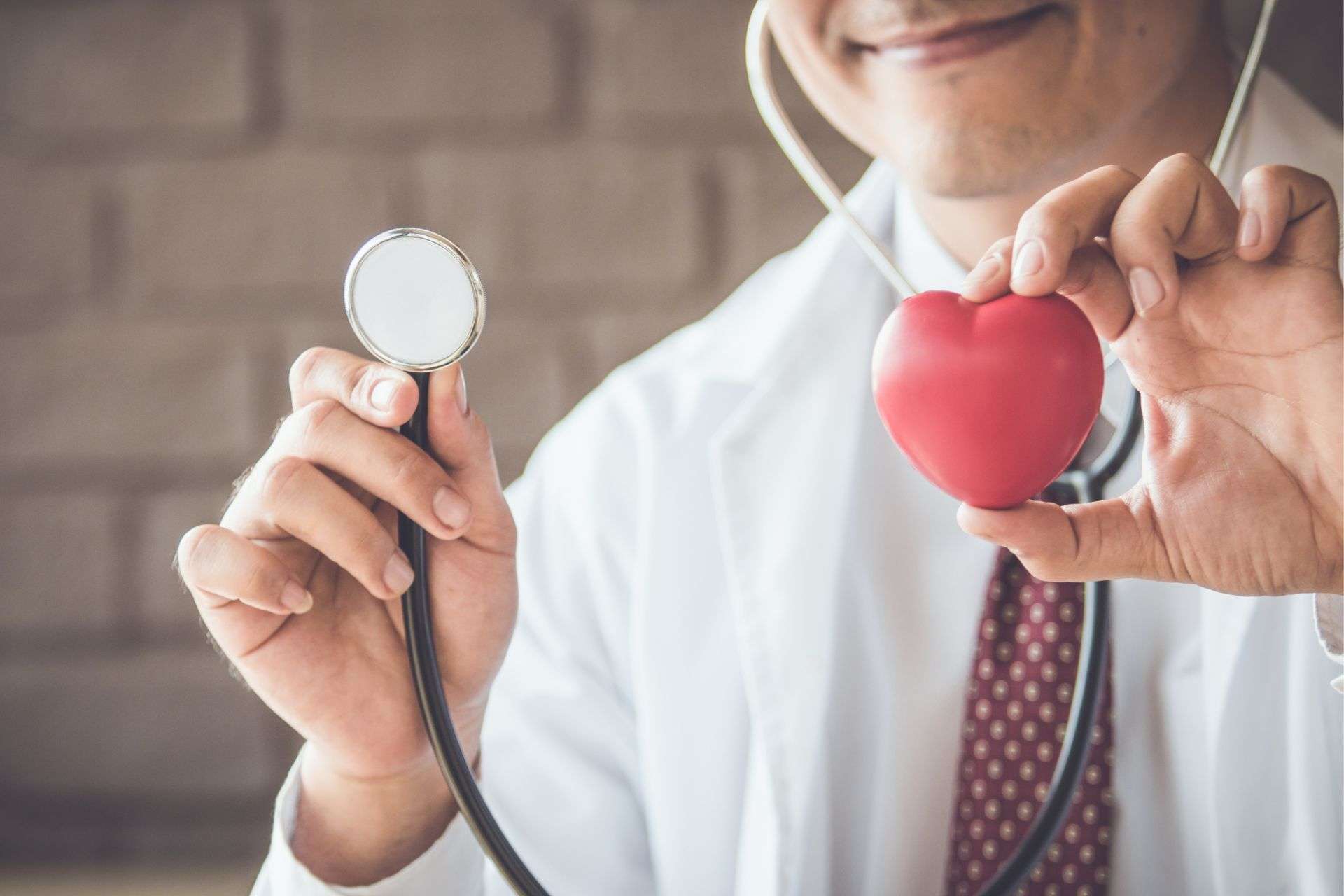 Il gonfiore a livello dello stomaco può interferire con il battito cardiaco