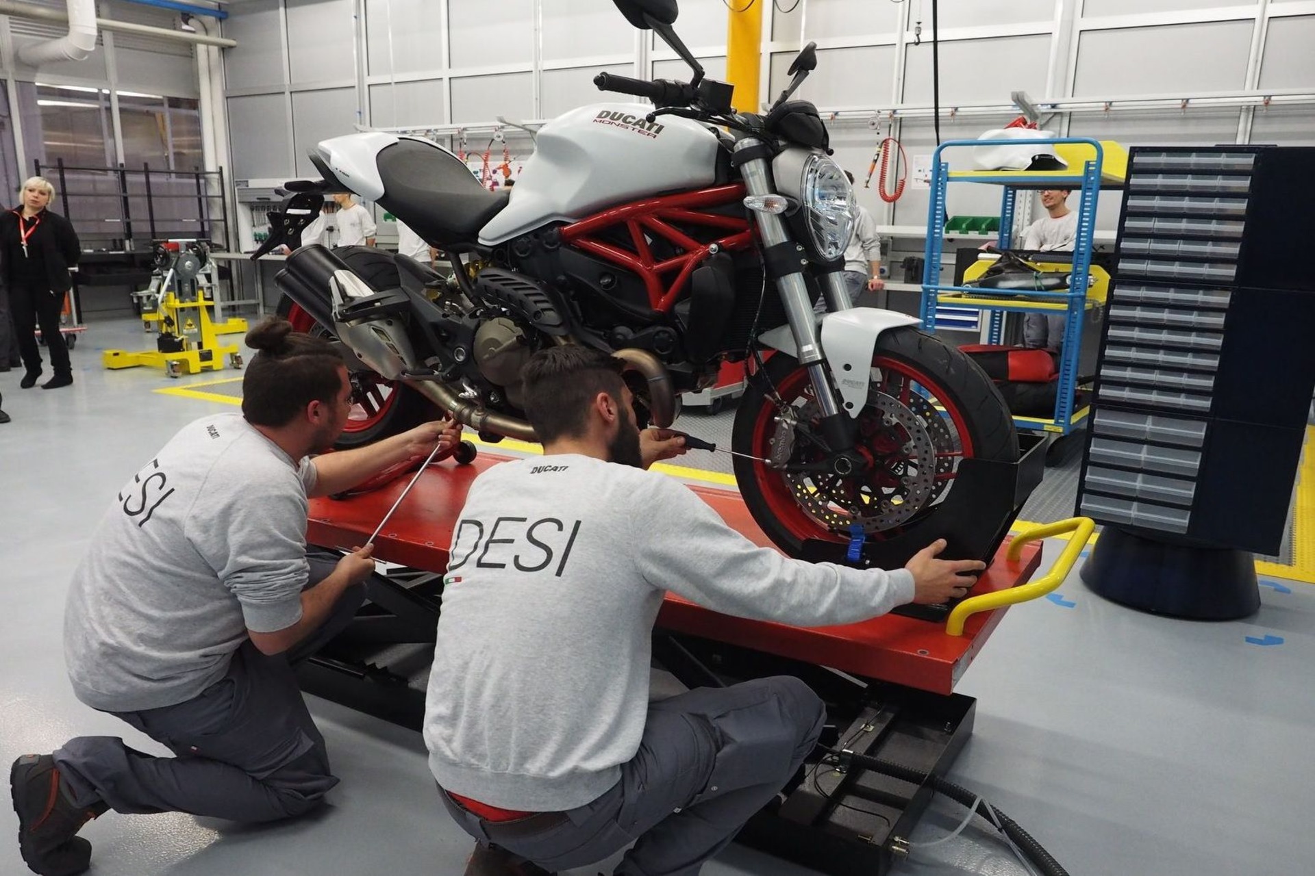 Studenti bolognesi a lezione nelle factory Ducati e Lamborghini