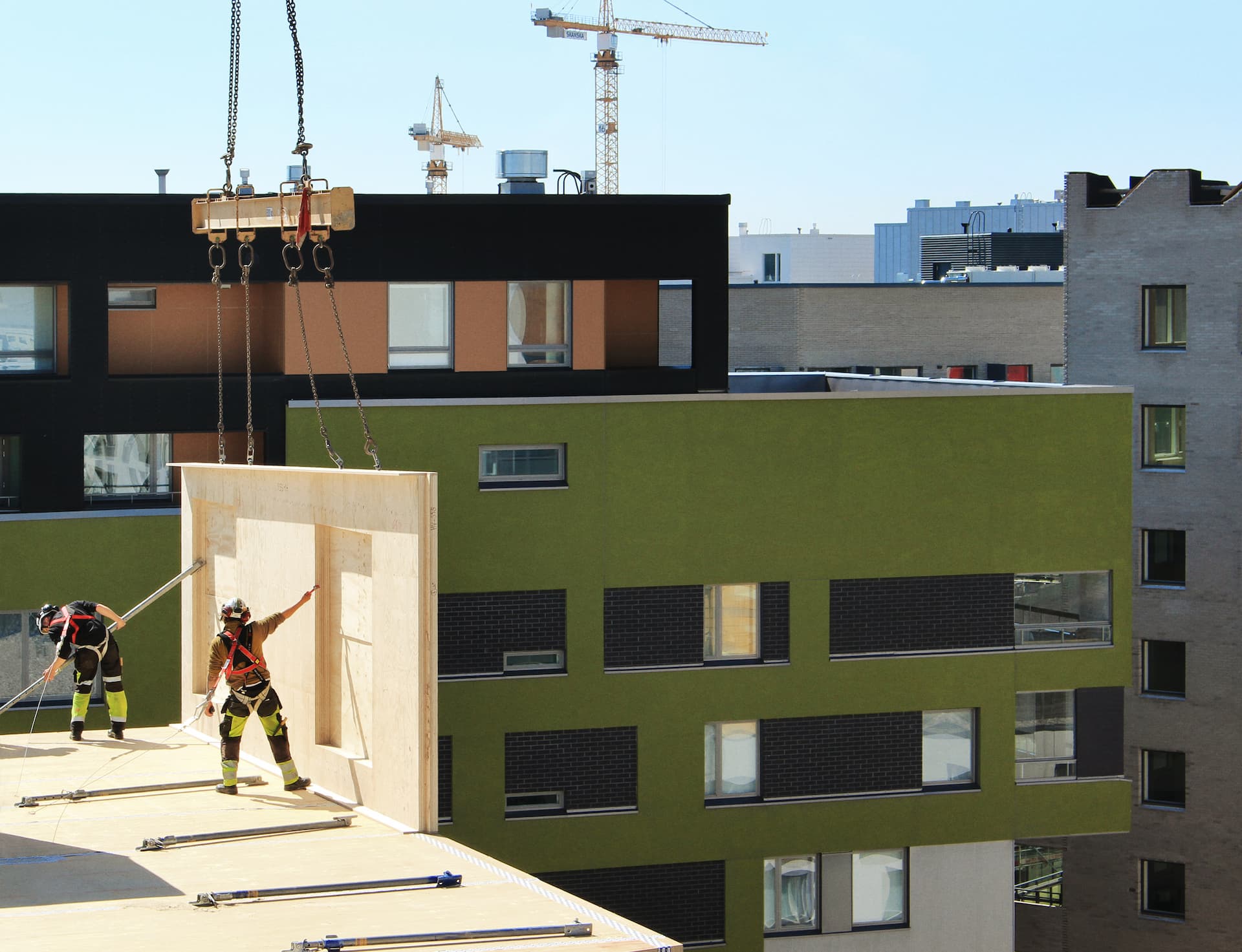 Il legno mircolamellare che è stato utilizzato per la realizzazione degli edifici di Wood City è ignifugo, perché sottoposta a precisi trattamenti. La sua superficie, inoltre, è naturalmente meno porosa del legno tradizionale e, per questo, è molto meno probabile che si verifichino incendi - Foto Stora Enso