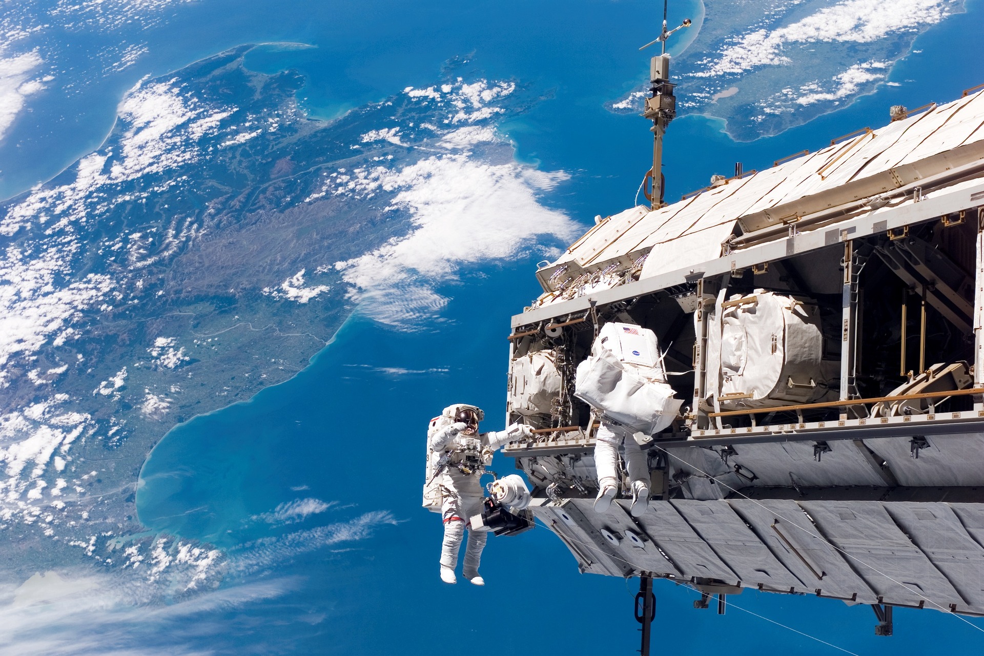 Attività di manutenzione della Stazione Spaziale Internazionale sulla verticale della Nuova Zelanda