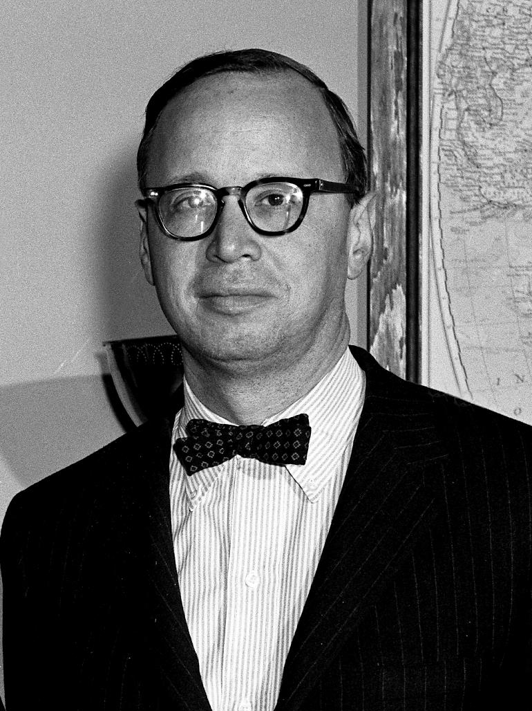 Lo storico statunitense Arthur Schlesinger Junior nel 1961