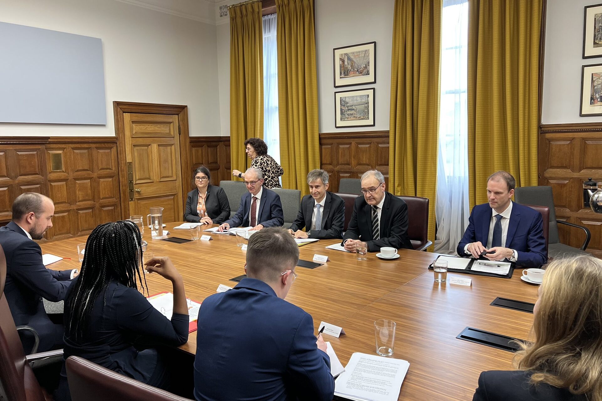 Le Delegazioni di Svizzera e Gran Bretagna alla firma del Memorandum of Understanding del 10 novembre 2022 (1)