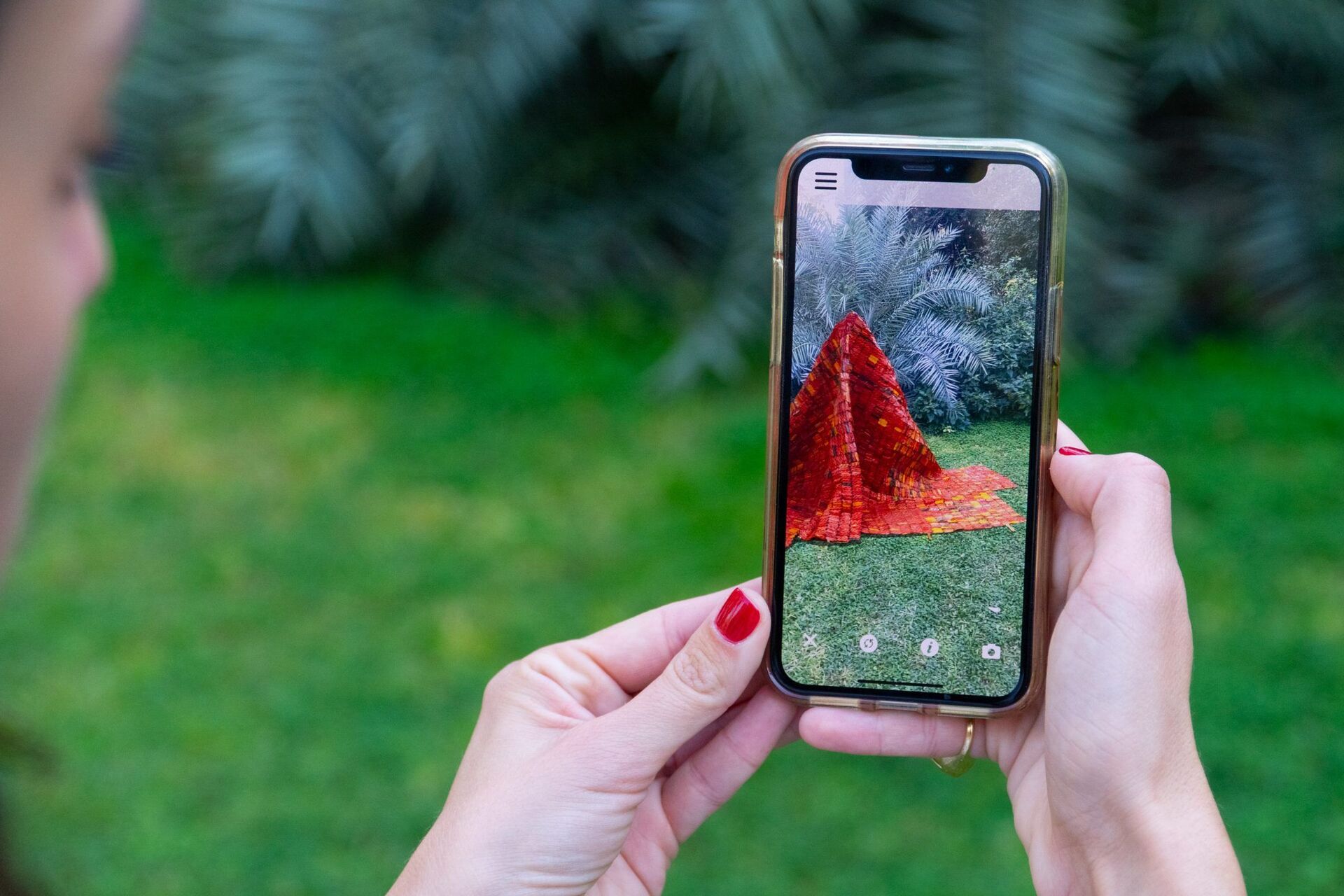 Il giardino si fa opera d'arte: la mostra è solo in Realtà Aumentata