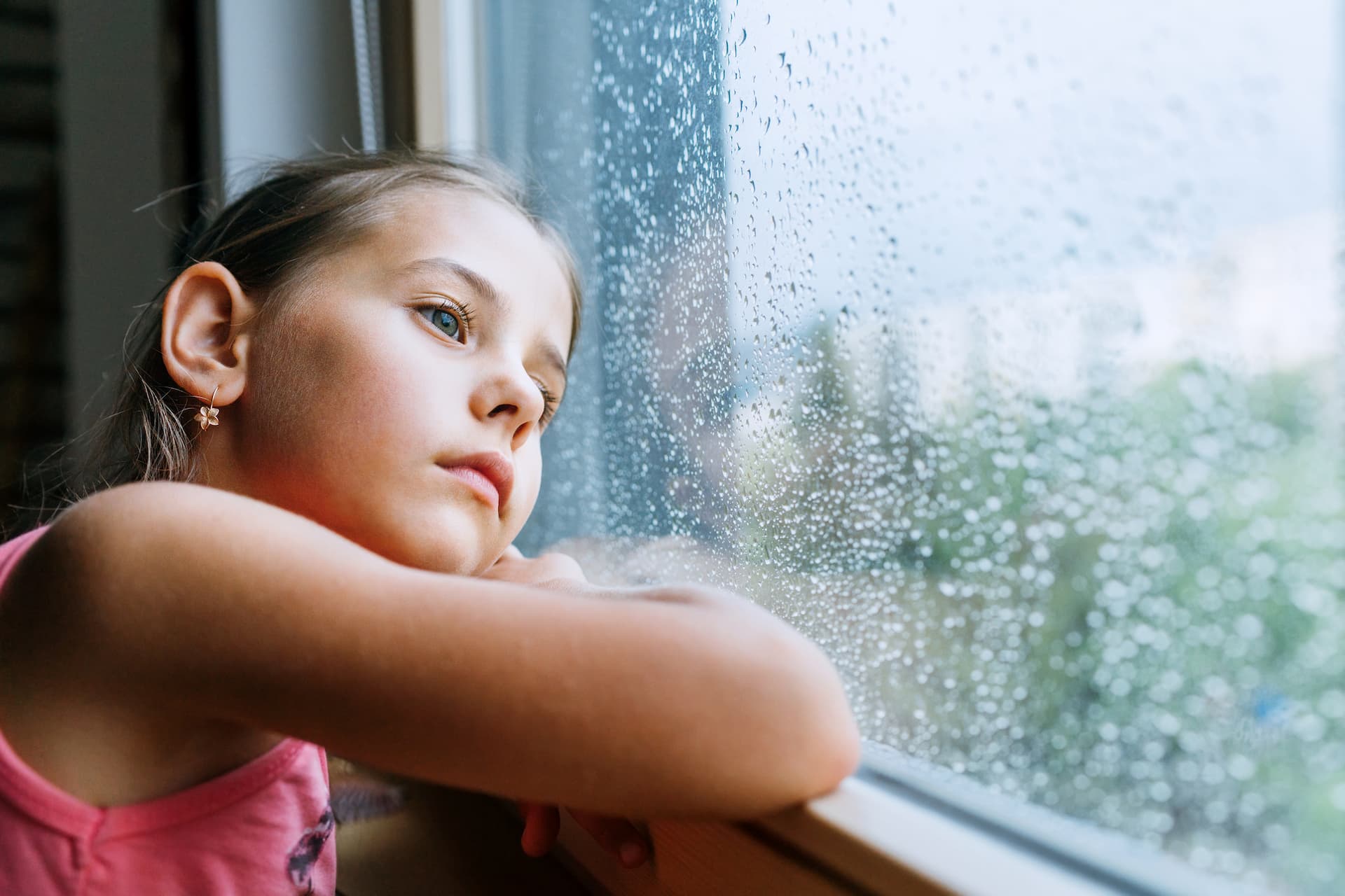 Le conseguenze del disturbo da deficit di natura nei bambini sono molte e diversificate: si va dalla mancanza di stimoli, che riduce la creatività, alla mancanza di empatia, che li trasforma in adulti disinteressati al mondo che li circonda (Foto: Solovyova - iStock)