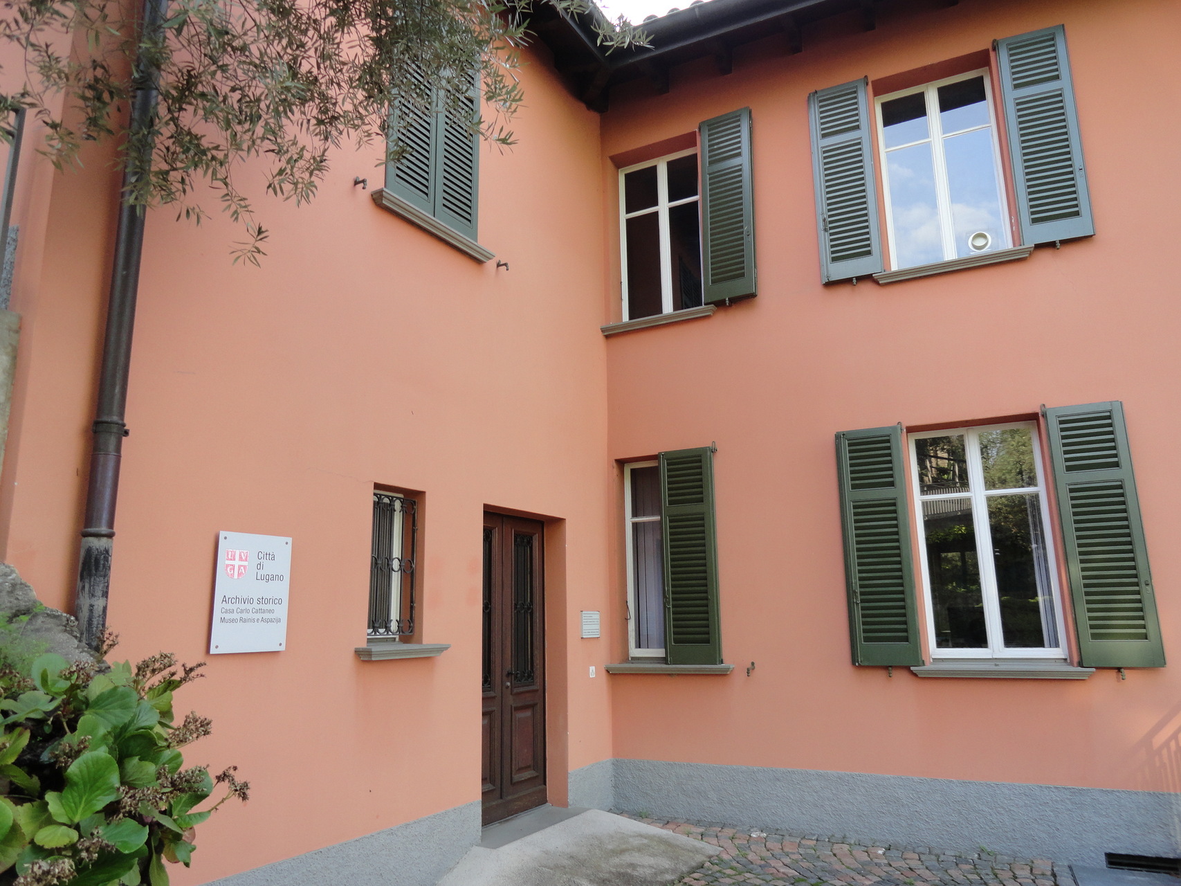 Scienze umane e naturali: Casa Carla Cattaneo a Castagnola, nel territorio del Comune di Lugano, in Canton Ticino: essa ospiterà la Fondazione IBSA per la Ricerca Scientifica, che si dà nuovi ambiziosi obiettivi