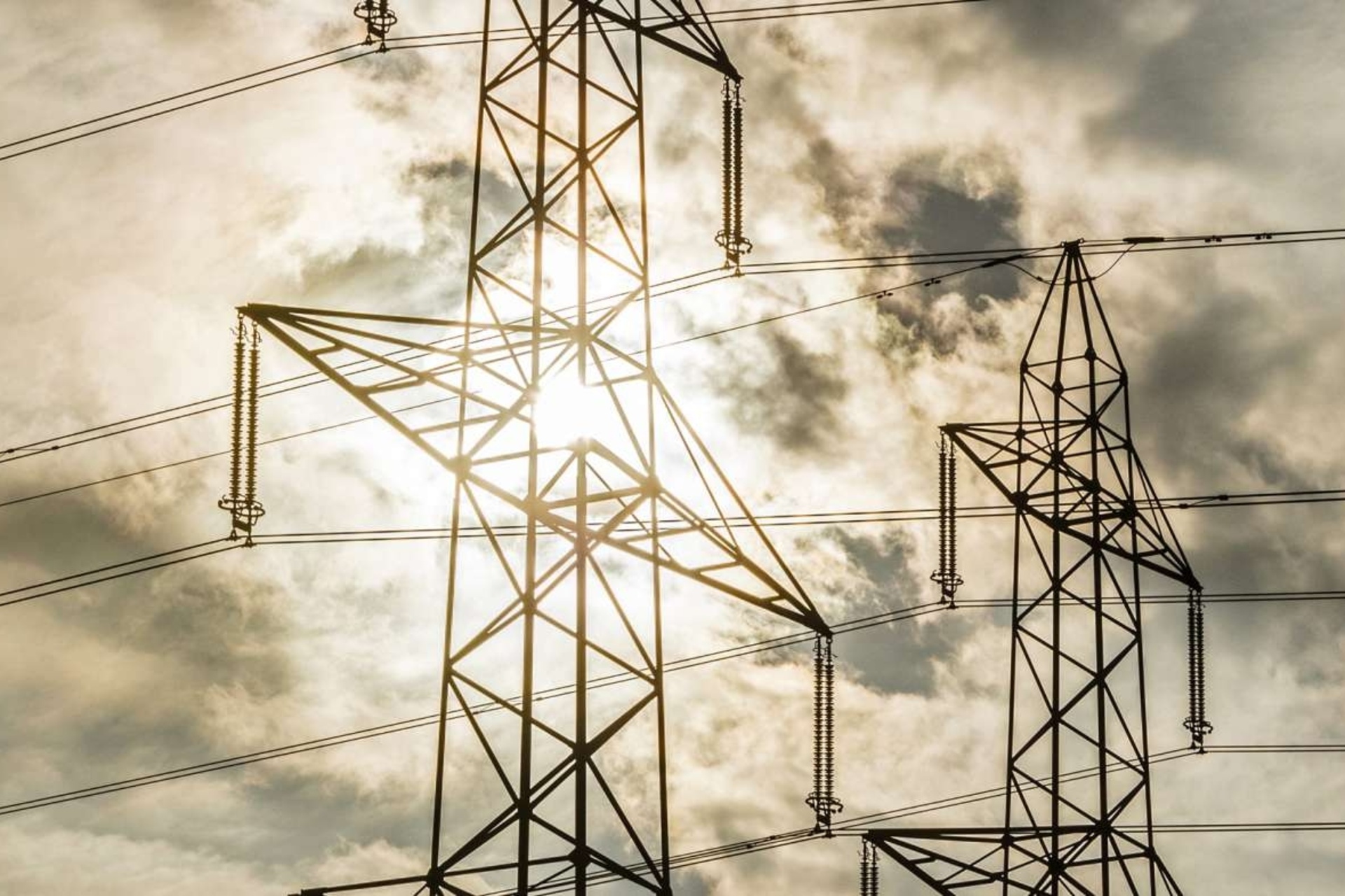 Energy Future 2050: con il nuovo progetto "Futuro energetico 2050", l'Associazione delle Aziende Elettriche Svizzere (VSE/AES) e il Laboratorio Federale per la Scienza e la Tecnologia dei Materiali (EMPA) mostrano, sulla base di diversi scenari, come potrebbe essere l'approvvigionamento energetico della Svizzera entro il 2050