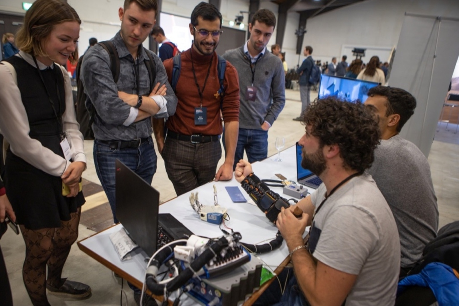 Robotica: i ricercatori svizzeri presentano i loro prototipi