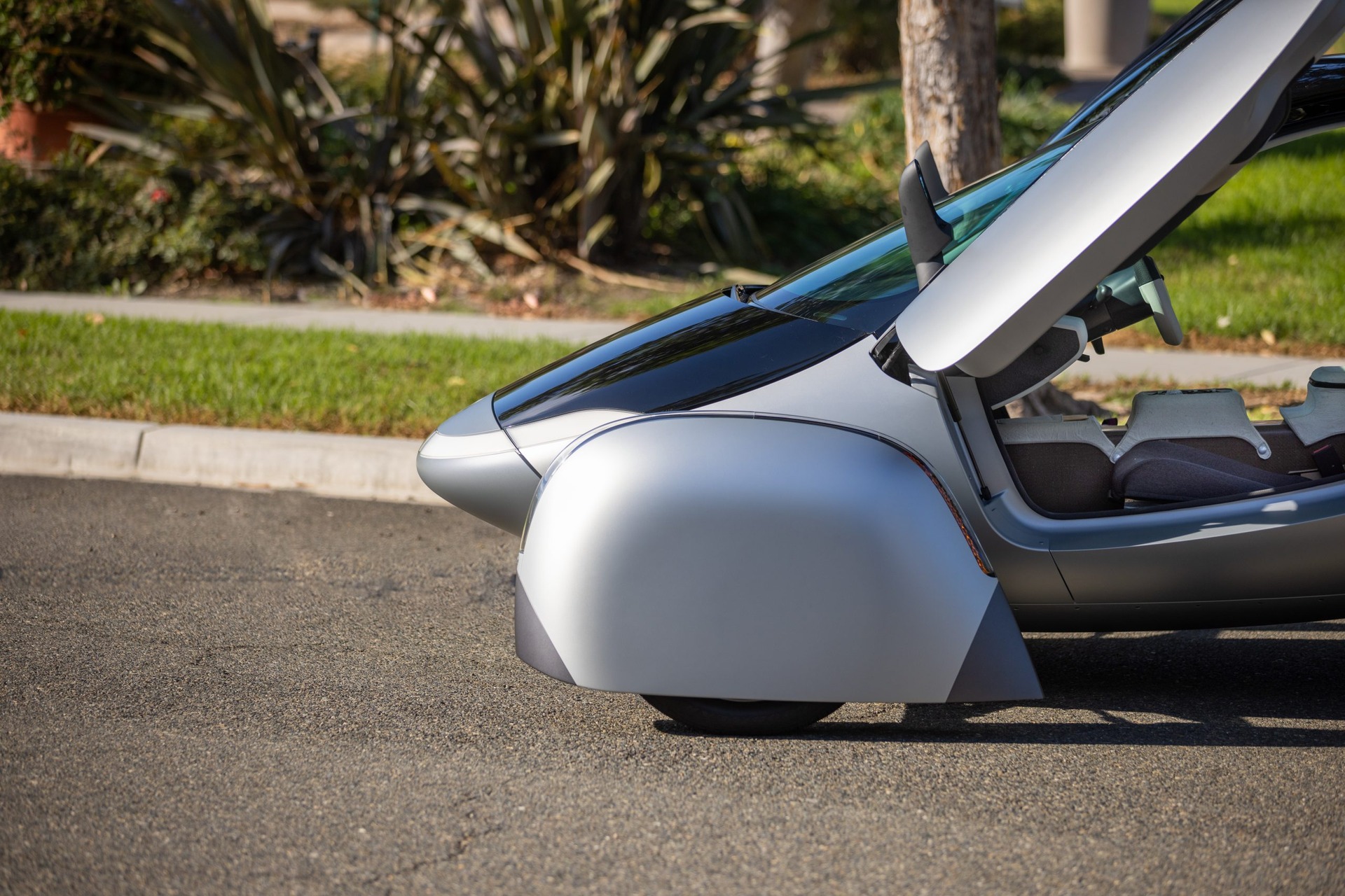 Auto solare: la Aptera Delta è l'automobile più sostenibile del mondo, con un'autonomia di 1600 km a batteria e 70 km ad energia solare