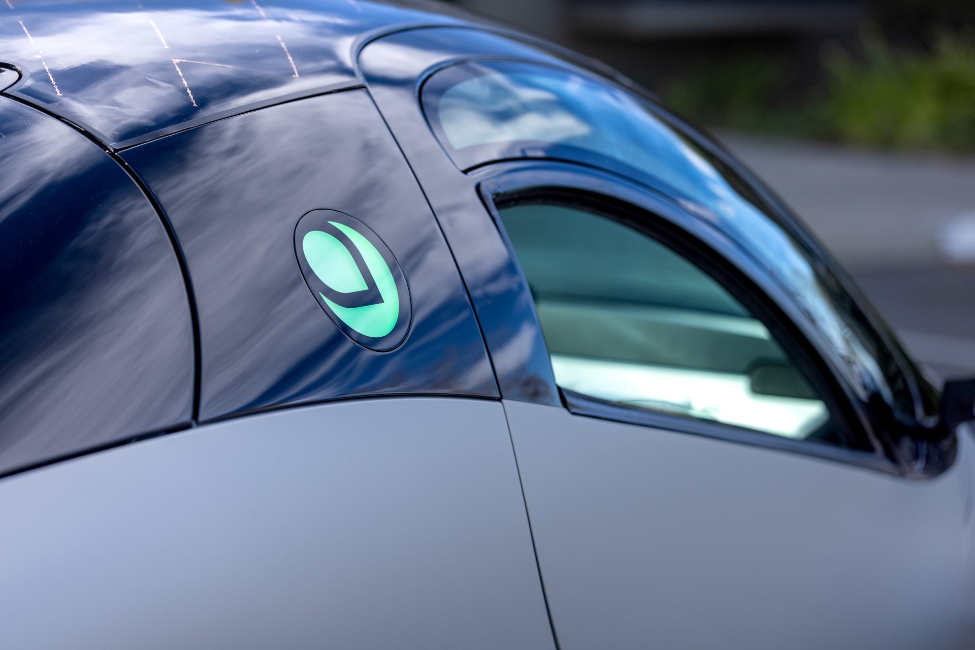 Auto solare: la Aptera Delta è l'automobile più sostenibile del mondo, con un'autonomia di 1600 km a batteria e 70 km ad energia solare