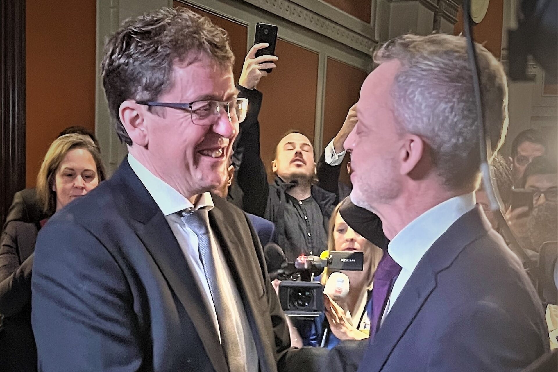 Consiglio Federale: la felicità del nuovo Consigliere Federale svizzero Albert Rösti, proveniente dal Canton Berna e dalle file dell’Unione Democratica di Centro