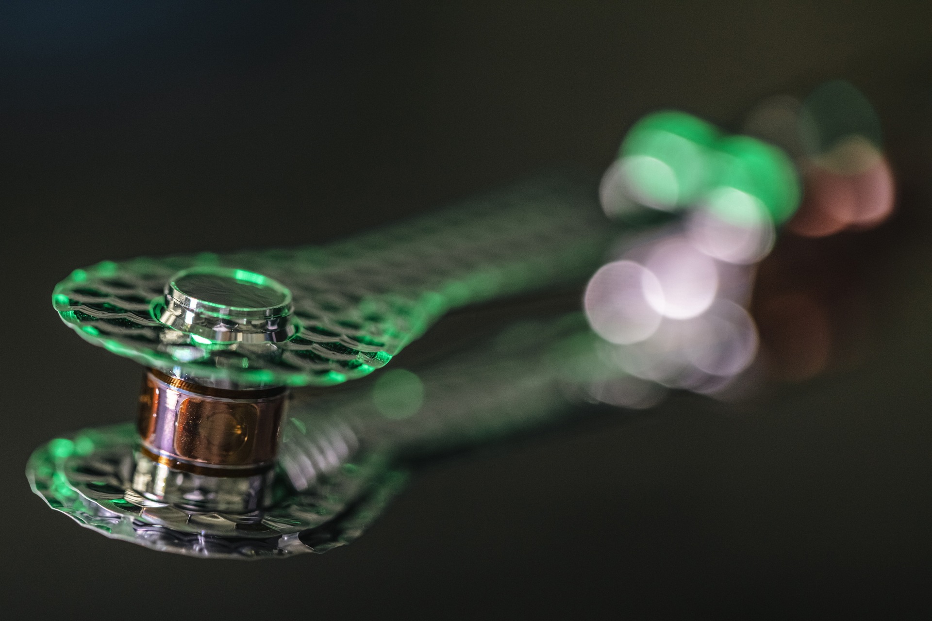 Fusione nuclerare: l'hohlraum che ha ospitato il tipo di bersaglio criogenico utilizzato per ottenere l'accensione della fusione nucleare il 5 dicembre 2022 presso la National Ignition Facility del Lawrence Livermore National Labs in California