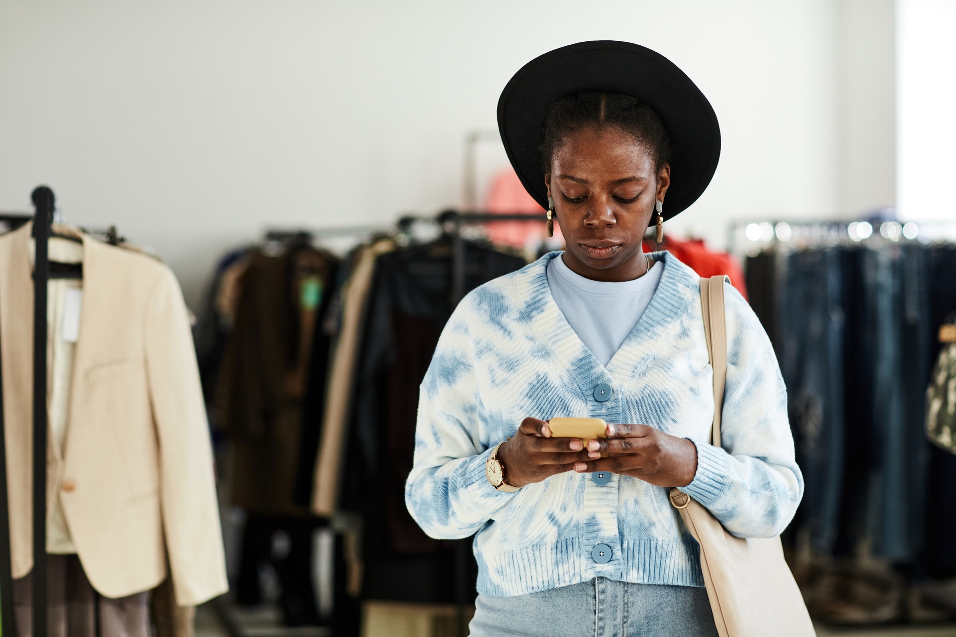 smartphone sostenibili: l’approdo e l’utilizzo degli smartphone nei Paesi in via di sviluppo e del Sud del mondo possono concorrere a raggiungere due importanti SDG dell’ONU, cioè il miglioramento dell’istruzione e dei servizi sanitari