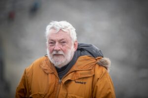 Extreme H: Peter Wadhams è membro del Comitato Scientifico di Extreme E e responsabile del Gruppo di Fisica degli Oceani Polari presso il Dipartimento di Matematica Applicata e Fisica Teorica dell'Università di Cambridge