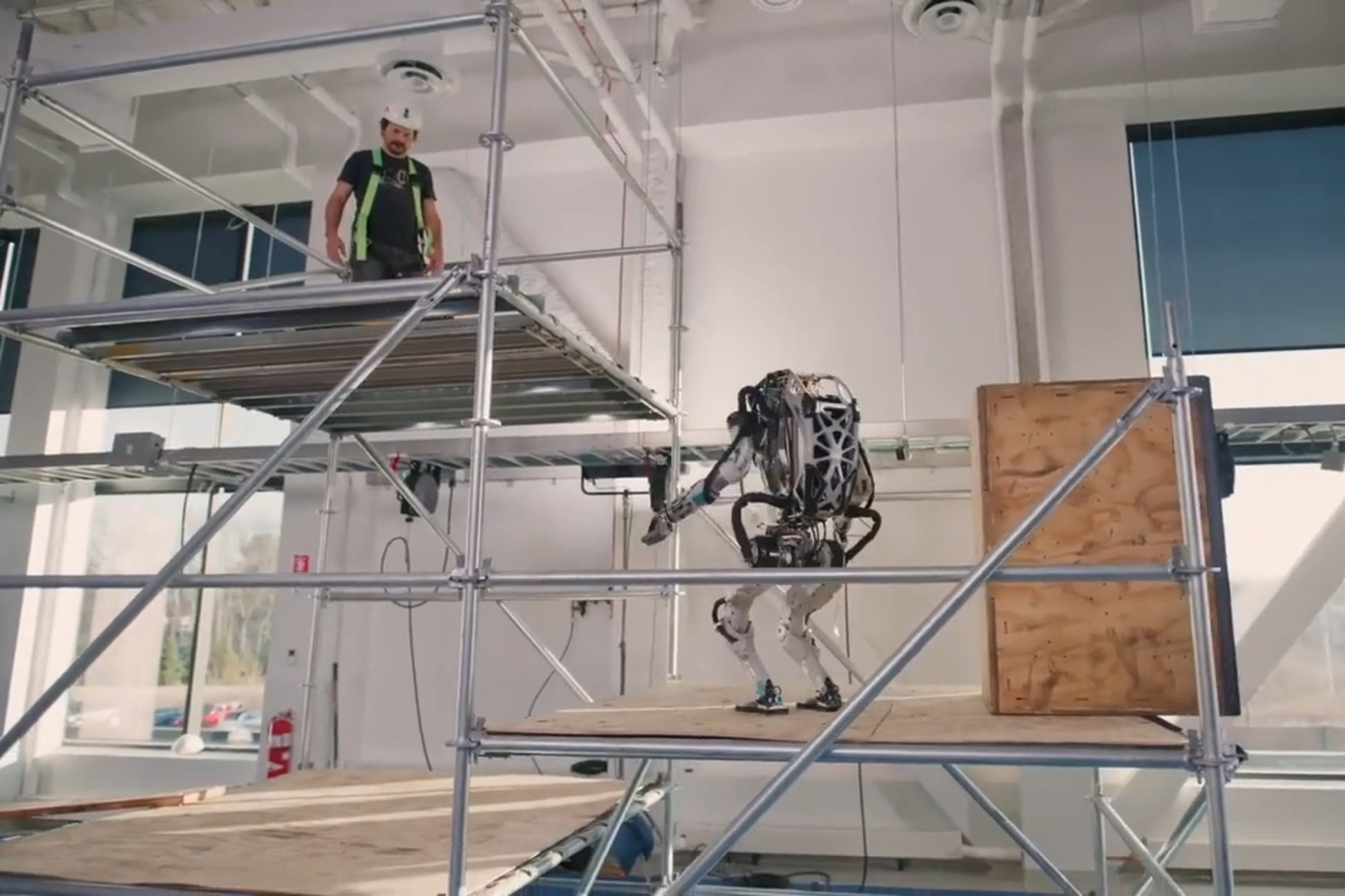 Robot Atlas: il robot yankee Atlas nei panni di un perfetto assistente carpentiere