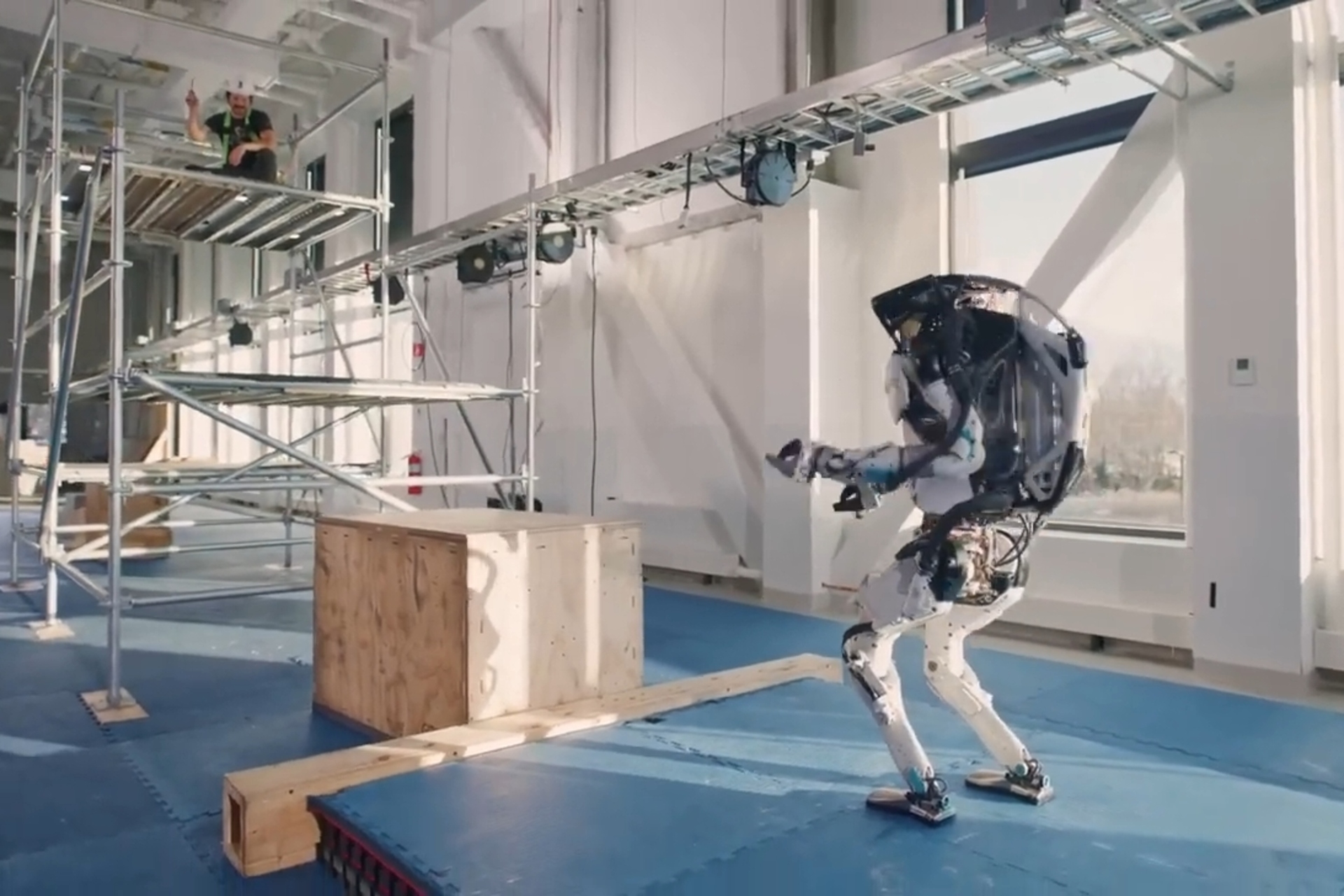 Robot Atlas: il robot yankee Atlas nei panni di un perfetto assistente carpentiere