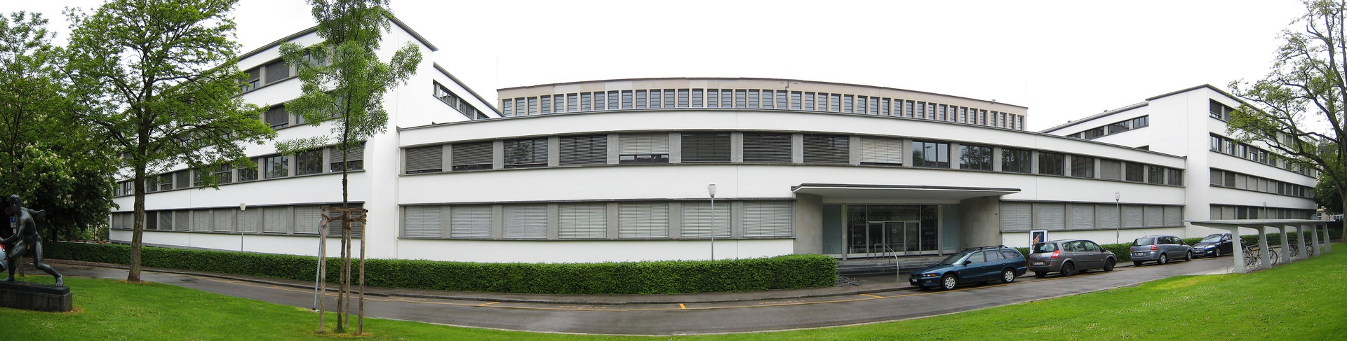 Biblioteca Nazionale Svizzera: la BN colleziona gli Helvetica, ossia testi, immagini e documenti sonori inerenti la Svizzera, conservando così a Berna la memoria collettiva del Paese