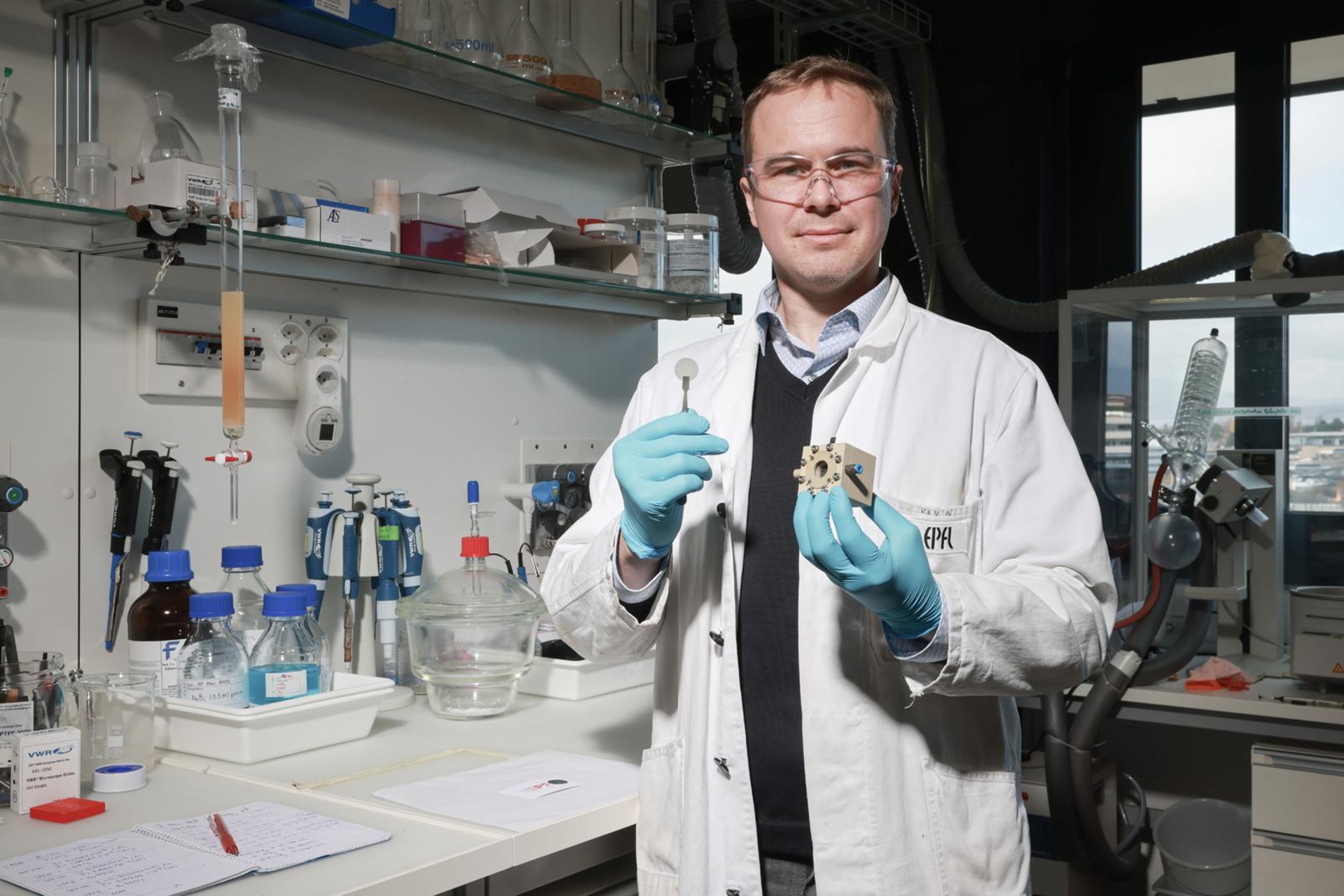 Carburanti solari: Kevin Sivula è un professore associato del Laboratorio di Ingegneria Molecolare dei Nanomateriali Optoelettronici del Politecnico Federale di Losanna