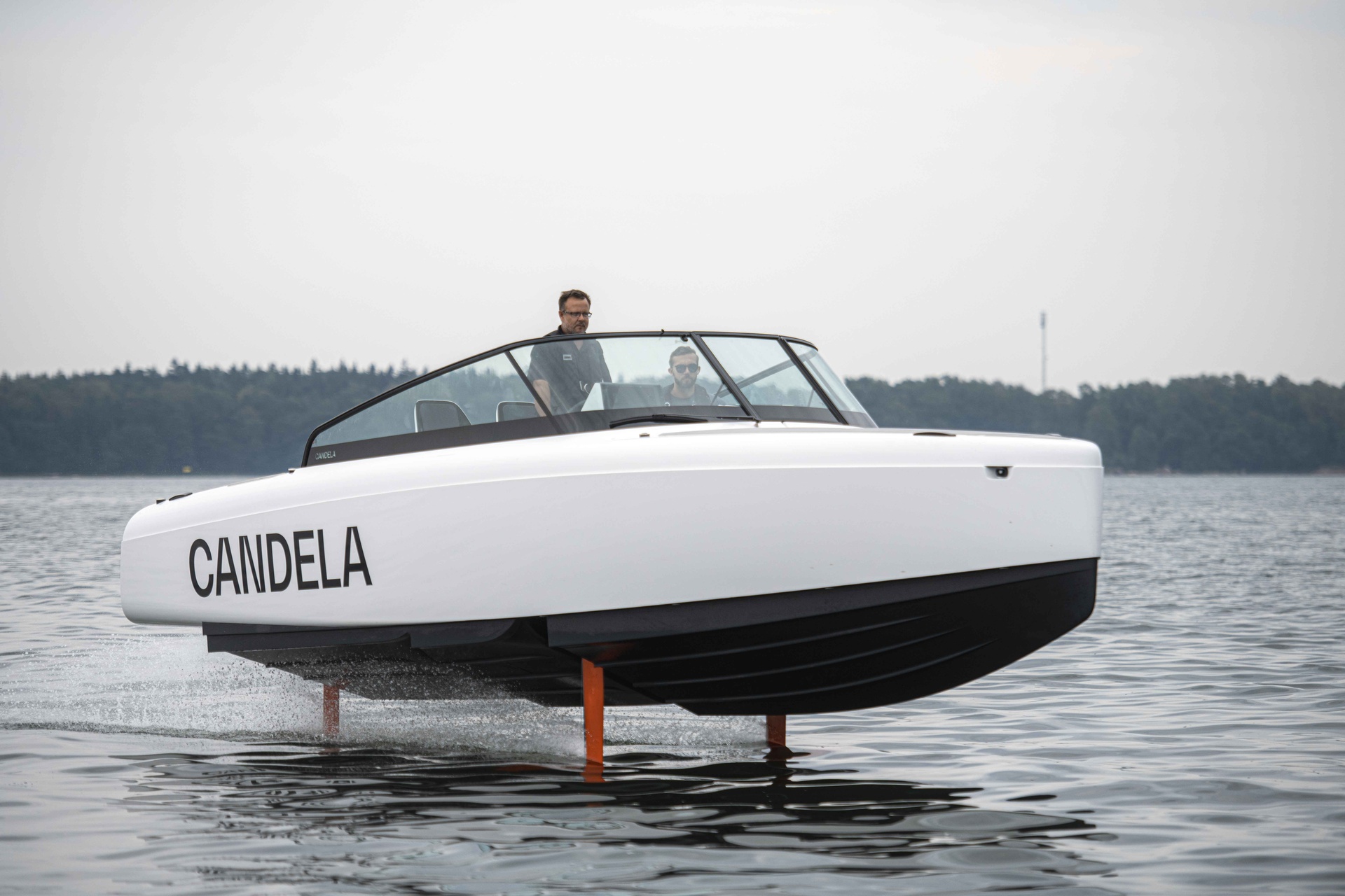 Candela C8: arriva l'aliscafo a motore elettrico "super green"