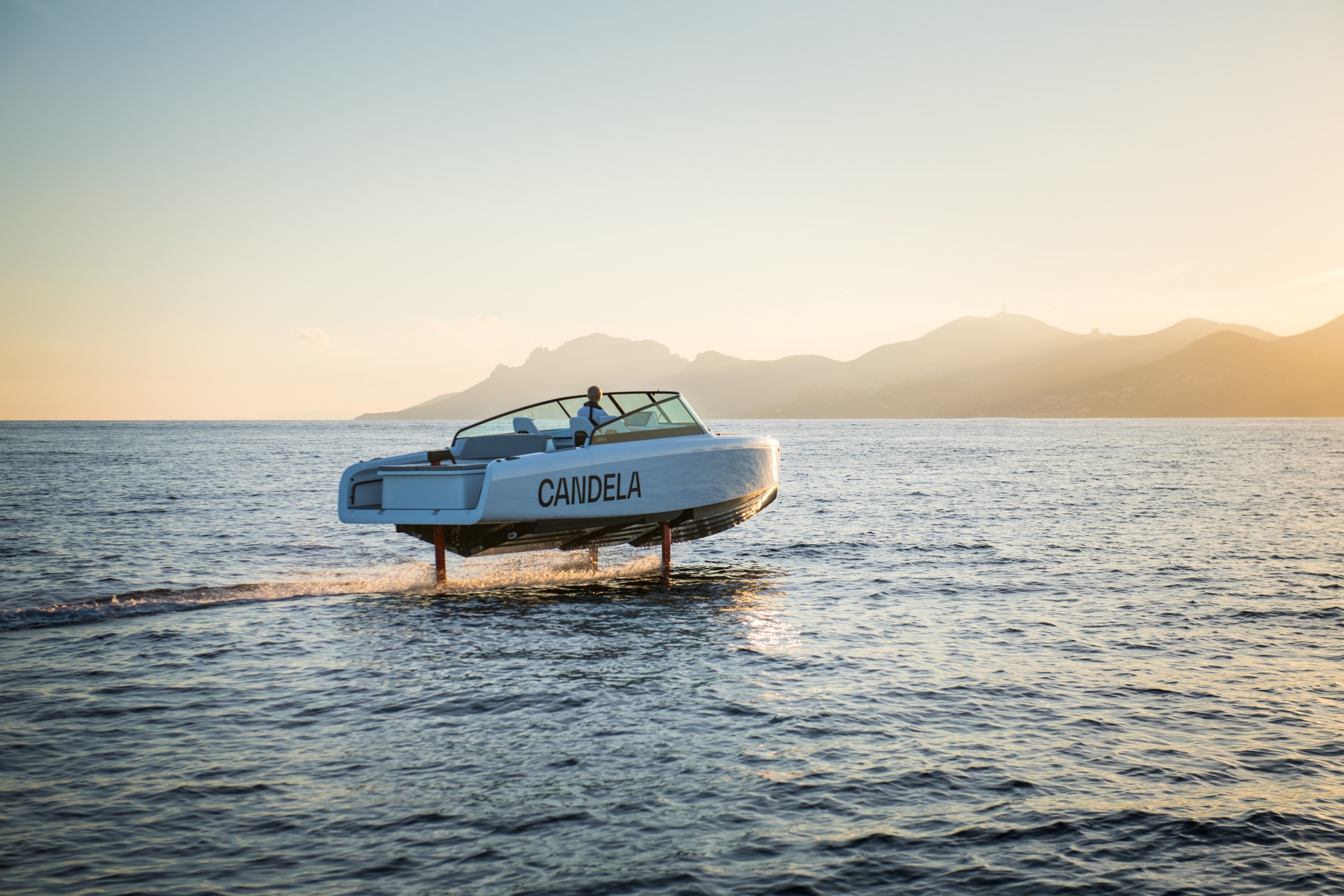 Candela C8: arriva l'aliscafo a motore elettrico "super green"