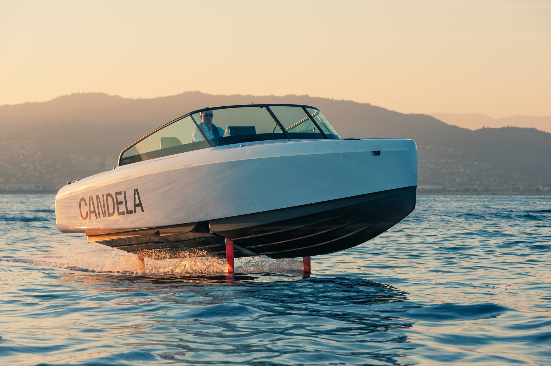 Candela C8: arriva l'aliscafo a motore elettrico "super green"