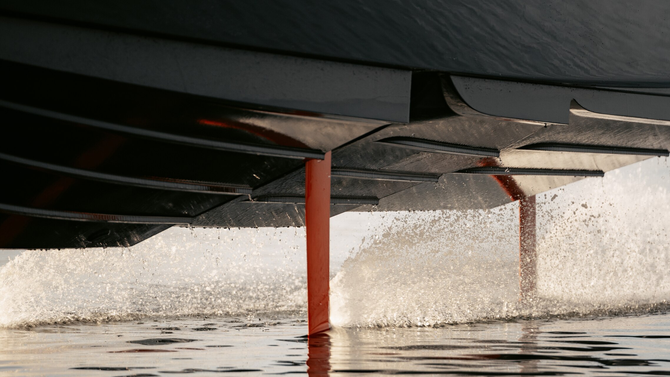 Candela C8: la tecnologia hydrofoiling dell'aliscafo C8 consente di ridurre i consumi di energia