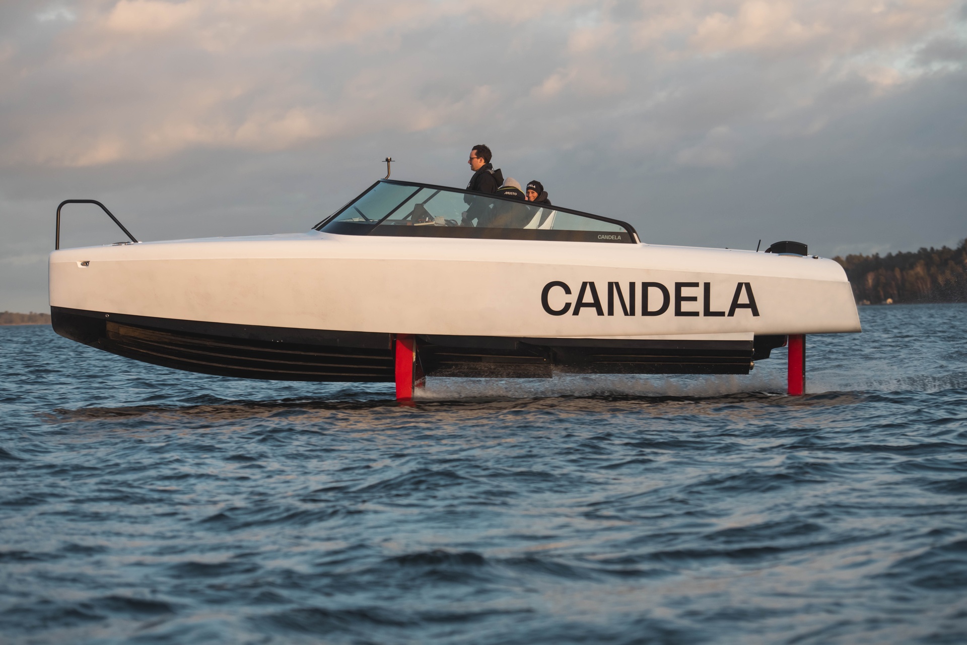 Candela C8: arriva l'aliscafo a motore elettrico "super green"