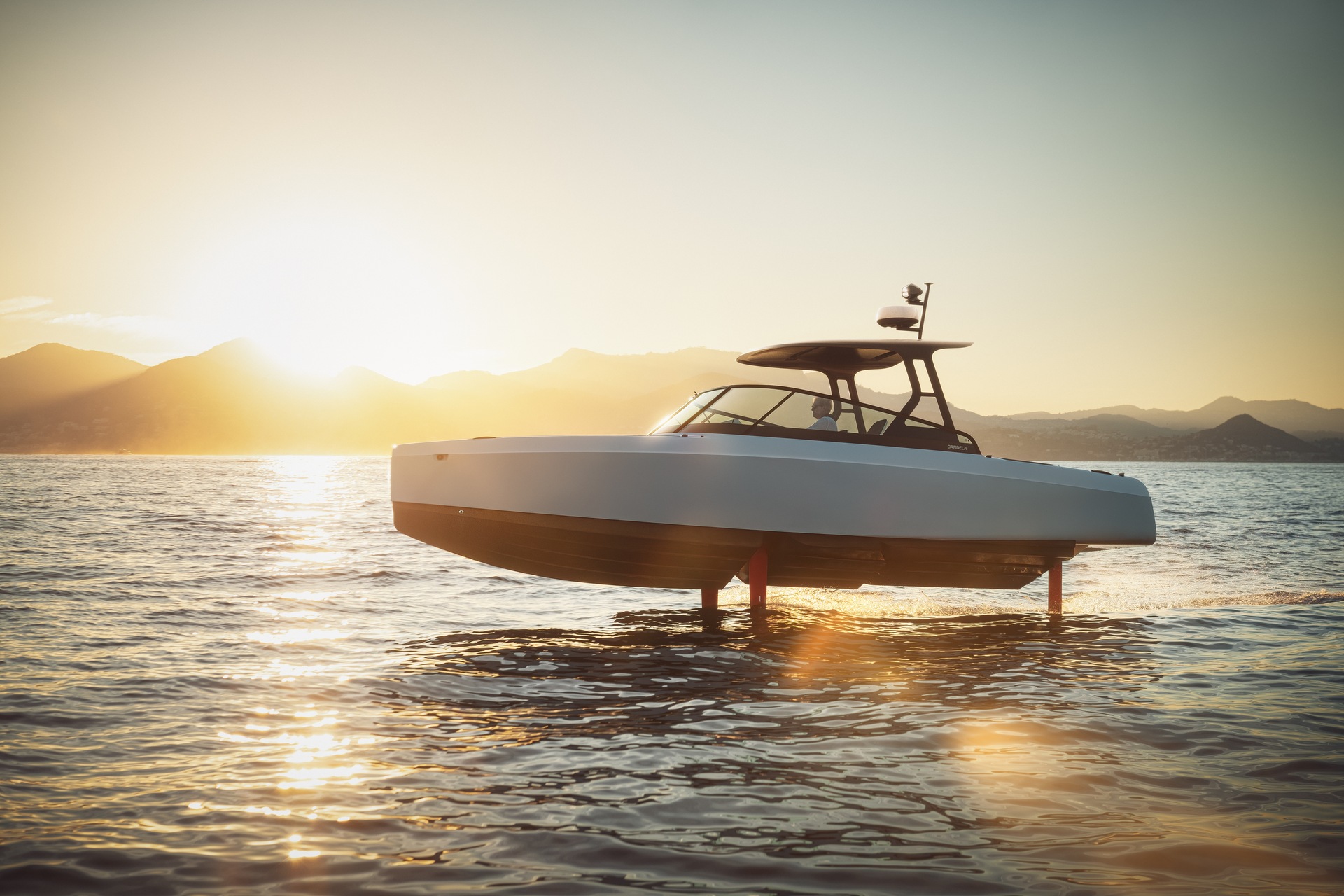 Candela C8: arriva l'aliscafo a motore elettrico "super green"