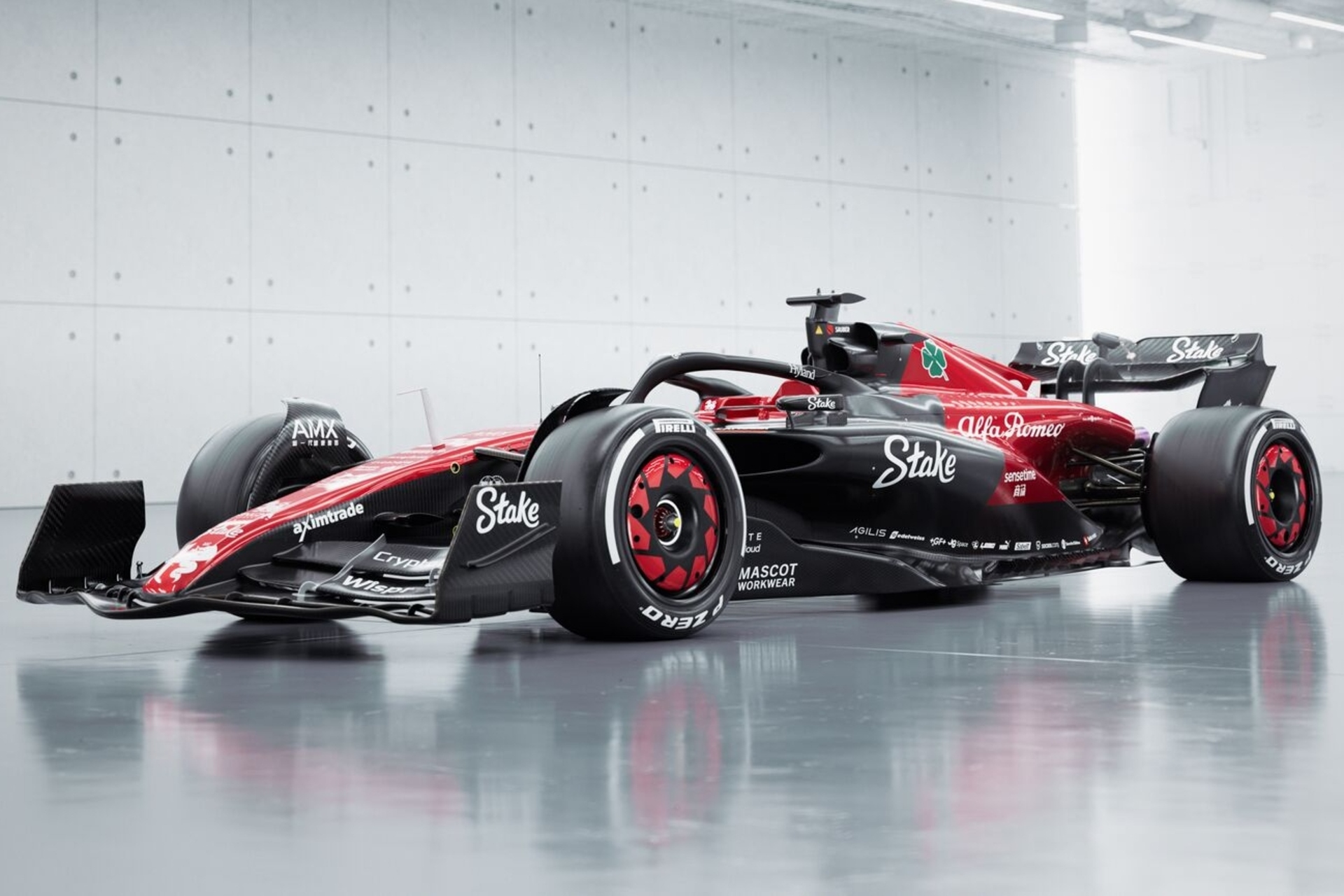 Intelligenza Artificiale: l’Alfa Romeo F1 Team Stake C43 è stata presentata a Zurigo il 7 febbraio 2023 negli studi SRF