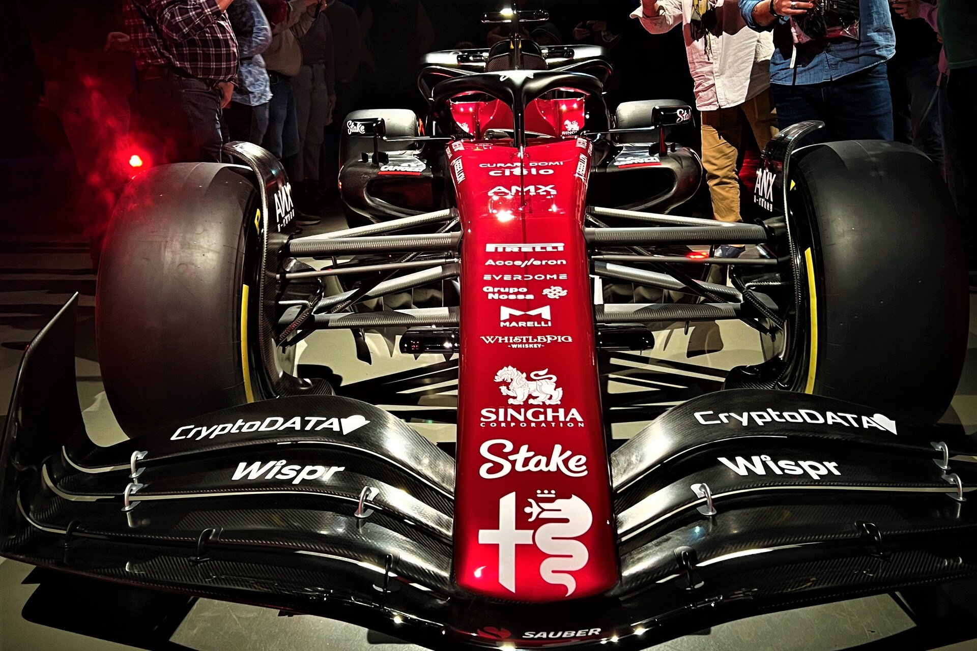 Intelligenza Artificiale: l’Alfa Romeo F1 Team Stake C43 è stata presentata a Zurigo il 7 febbraio 2023 negli studi SRF