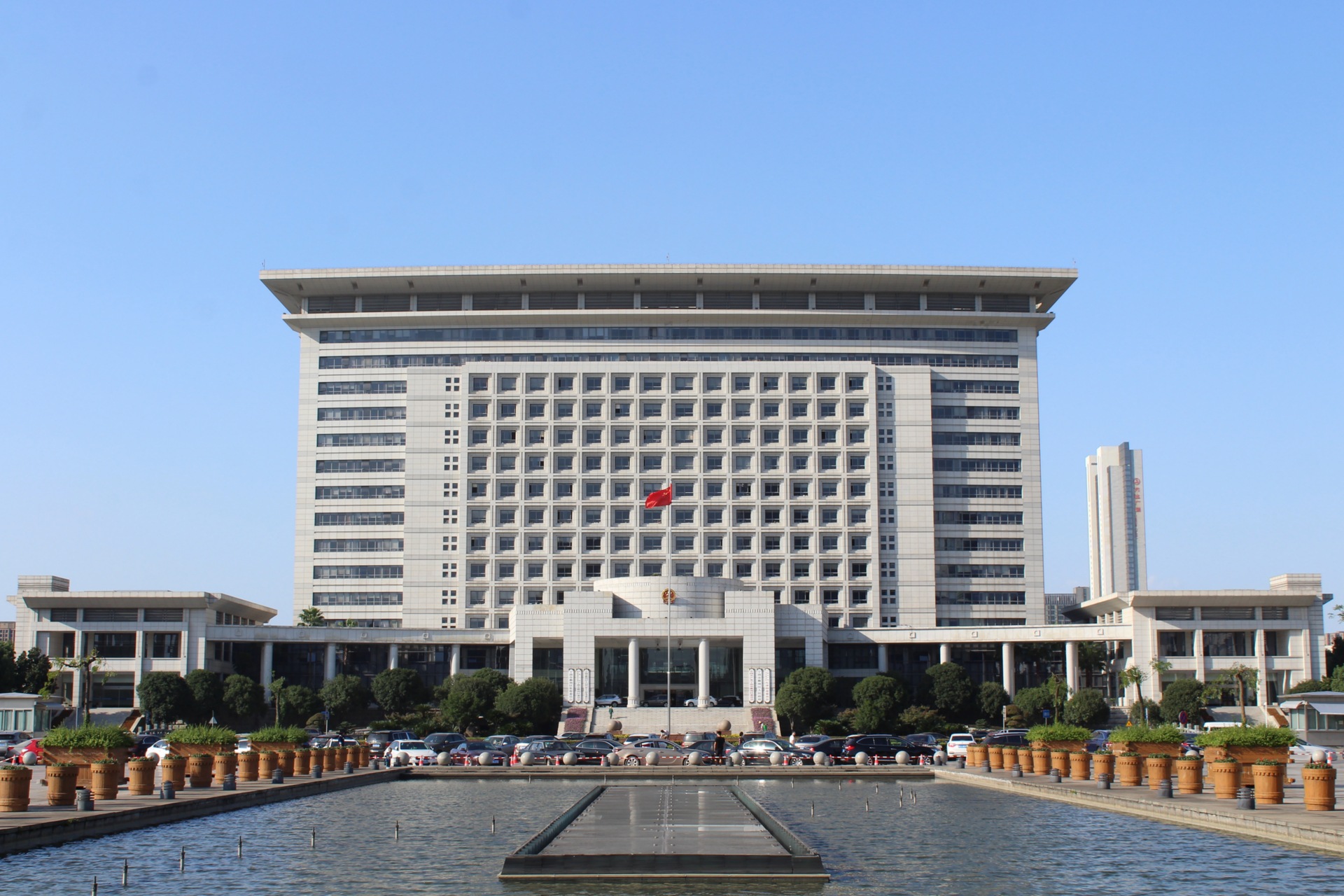 Healthcare: Ningbo è una città della Cina appartenente alla Provincia dello Zhejiang, con una popolazione di circa 7,6 milioni di abitanti: risalente per fondazione al lontano 4800 avanti Cristo e considerata una delle metropoli più antiche del grande Paese asiatico, ospita la sede della flotta del Mare Orientale della Marina dell'Esercito Popolare di Liberazione Cinese ed è attraversata dal fiume Yong