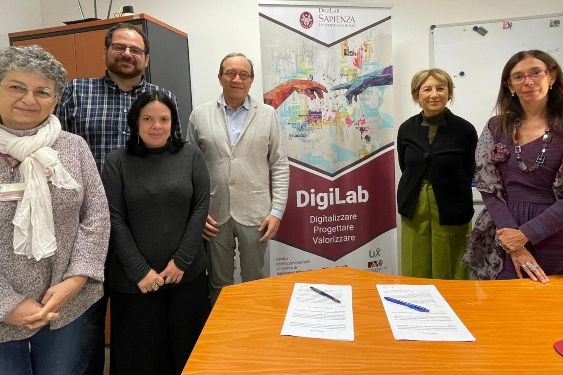 ArcheoVerso: Giovanna Barni, Consigliera Delegata Innovazione e Sviluppo di CoopCulture, e Paola Buzi, Direttrice presso il Centro di Ricerca DigiLab della Sapienza Università di Roma, hanno firmato la convenzione che dà il via al progetto culturale