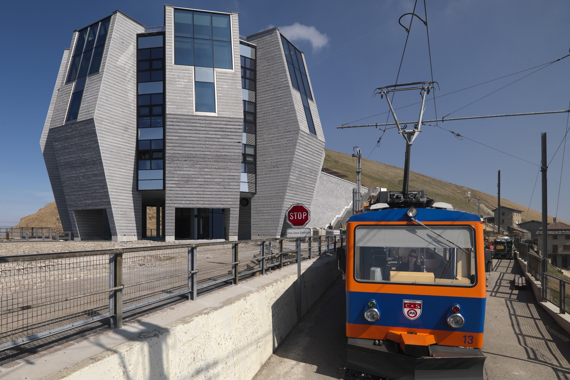 Monte Generoso: il capolinea della Ferrovia e il Fiore di Pietra di Mario Botta