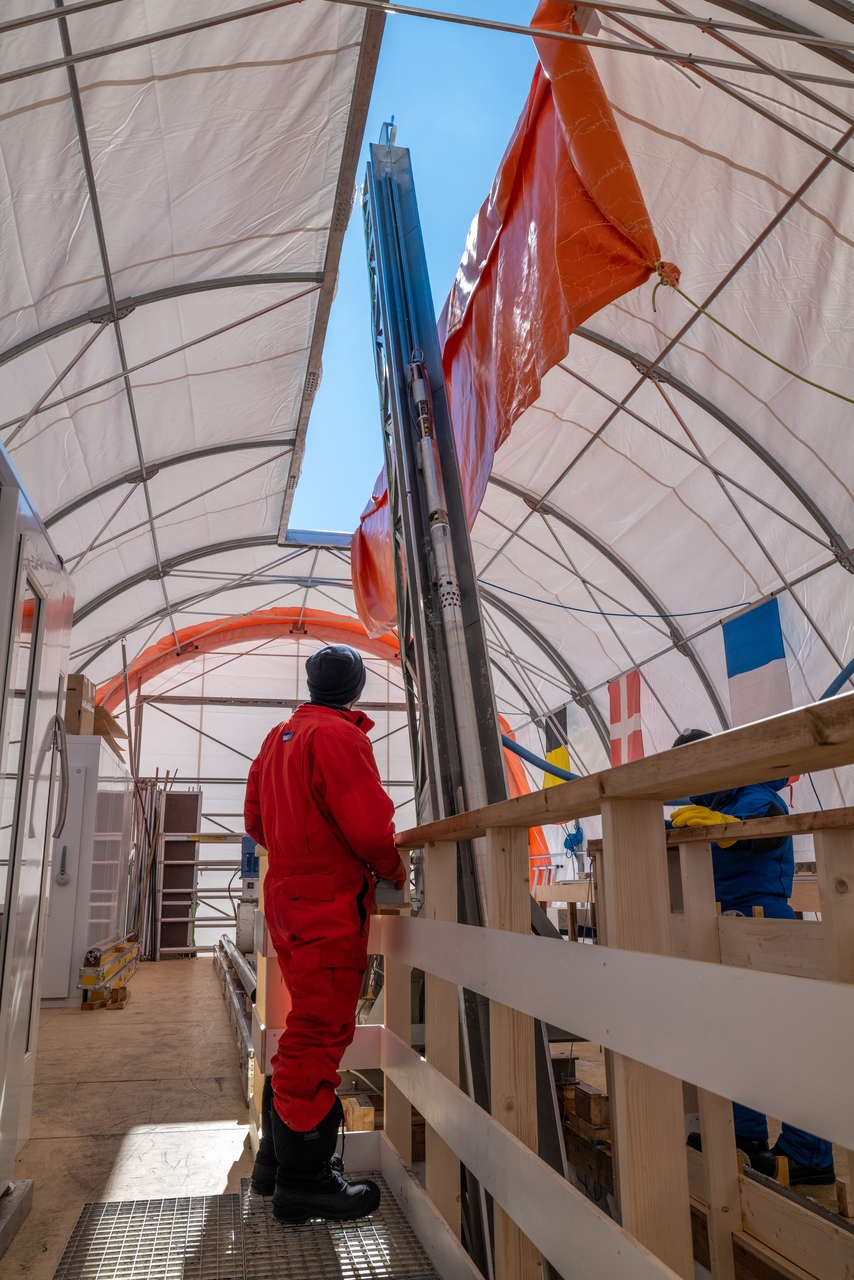 Ghiaccio: il progetto “Beyond EPICA - Oldest Ice”, un consorzio europeo che include la Universität Bern, ha completato la seconda stagione sul campo alla fine di gennaio 2023: la perforazione nel sito antartico di Little Dome C ha raggiunto la profondità di 808 metri