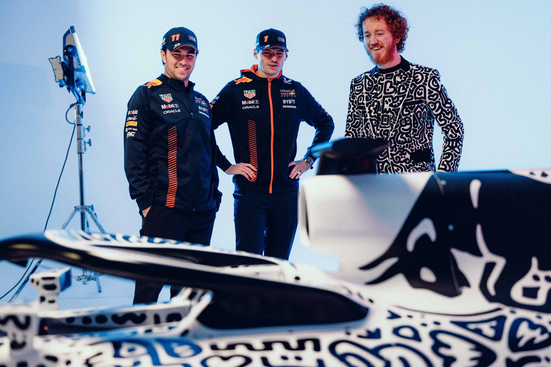 Red Bull: il “Doodle Bull", firmato anche da Max Verstappen e Sergio "Checo" Pérez, sarà messo all'asta da The Auction Collective, in collaborazione con Christie’s, e raccoglierà fondi di beneficenza per il progetto Wings for Life del team Oracle Red Bull Racing