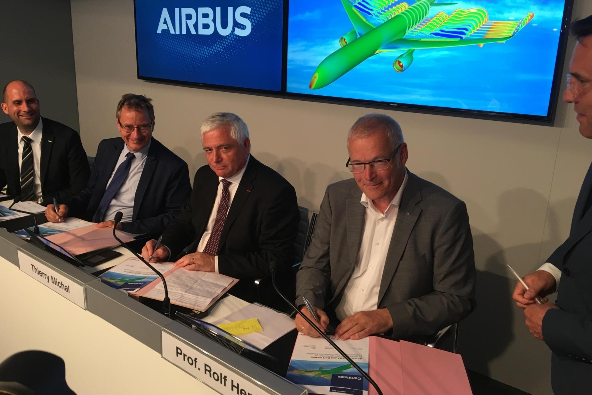 CFD: l'accordo di cooperazione Airbus, DLR e ONERA è stato firmato per la prima volta nel 2017 da Marc Fischer, Head of Flight Physics Centre of Competence di Airbus, Charles Champion, Executive Vice-President Engineering di Airbus, Thierry Michal, General Technical Director di ONERA, e da Rolf Henke, DLR Executive Board Member for Aeronautics Research