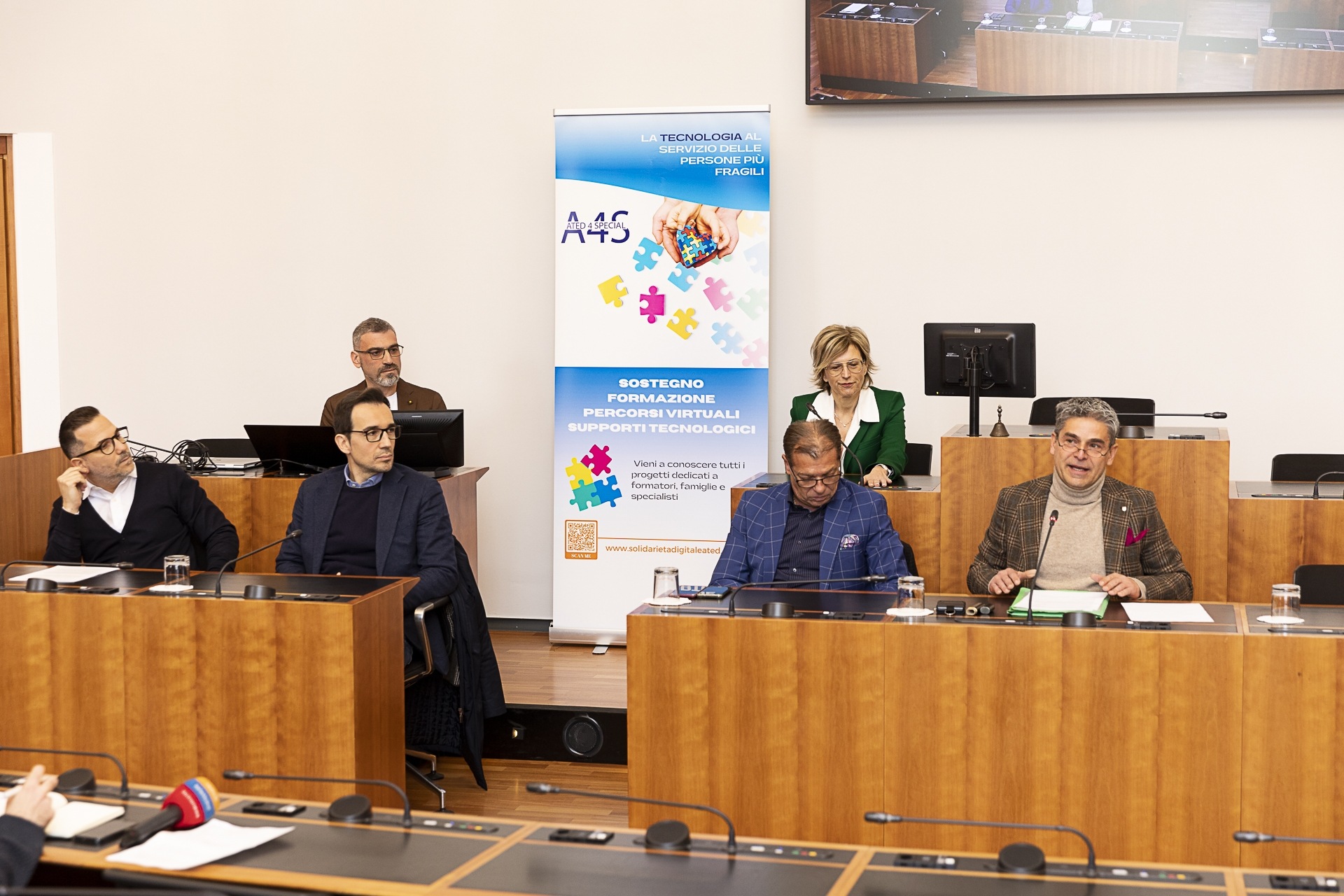 ated4special: la conferenza stampa di presentazione il 2 marzo 2023 del progetto tecnologico e solidale di contrasto all’autismo lanciato da ated-ICT Ticino, con il patrocinio della Città di Lugano, avvenuta alla presenza del Municipale Tiziano Galeazzi, capo del Dicastero Consulenza e Gestione, e di Cristina Giotto Boggia e Luca Mauriello, rispettivamente Presidente e Direttore e Vice Direttore dell’associazione