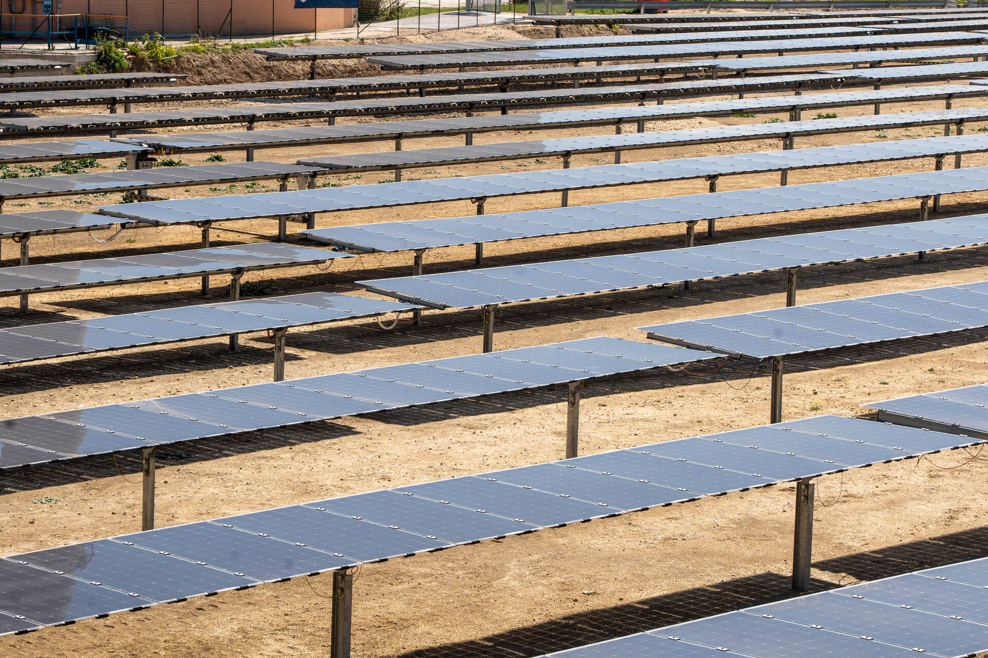 Centrale di Augusta: grazie a una potenza di circa 1,5 MW, l’impianto fotovoltaico presso l’ex centrale termoelettrica di Augusta (Siracusa) permetterà di evitare ogni anno l’equivalente di 1.500 tonnellate di anidride carbonica (CO2) e l’utilizzo di 800.000 metri cubi di gas, sostituendoli con energia rinnovabile prodotta localmente
