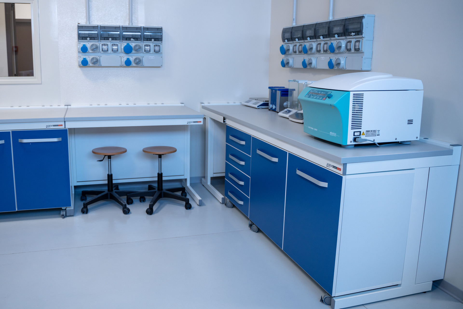 Centrale di Augusta: l’Enel, il Consiglio Nazionale delle Ricerche e il Parco Scientifico e Tecnologico della Sicilia hanno inaugurato presso l’ex centrale termoelettrica di Augusta (Siracusa) un innovativo Centro di Ricerca all’interno dell’area, dove è stato realizzato anche un nuovo impianto fotovoltaico da 1,5 MegaWatt