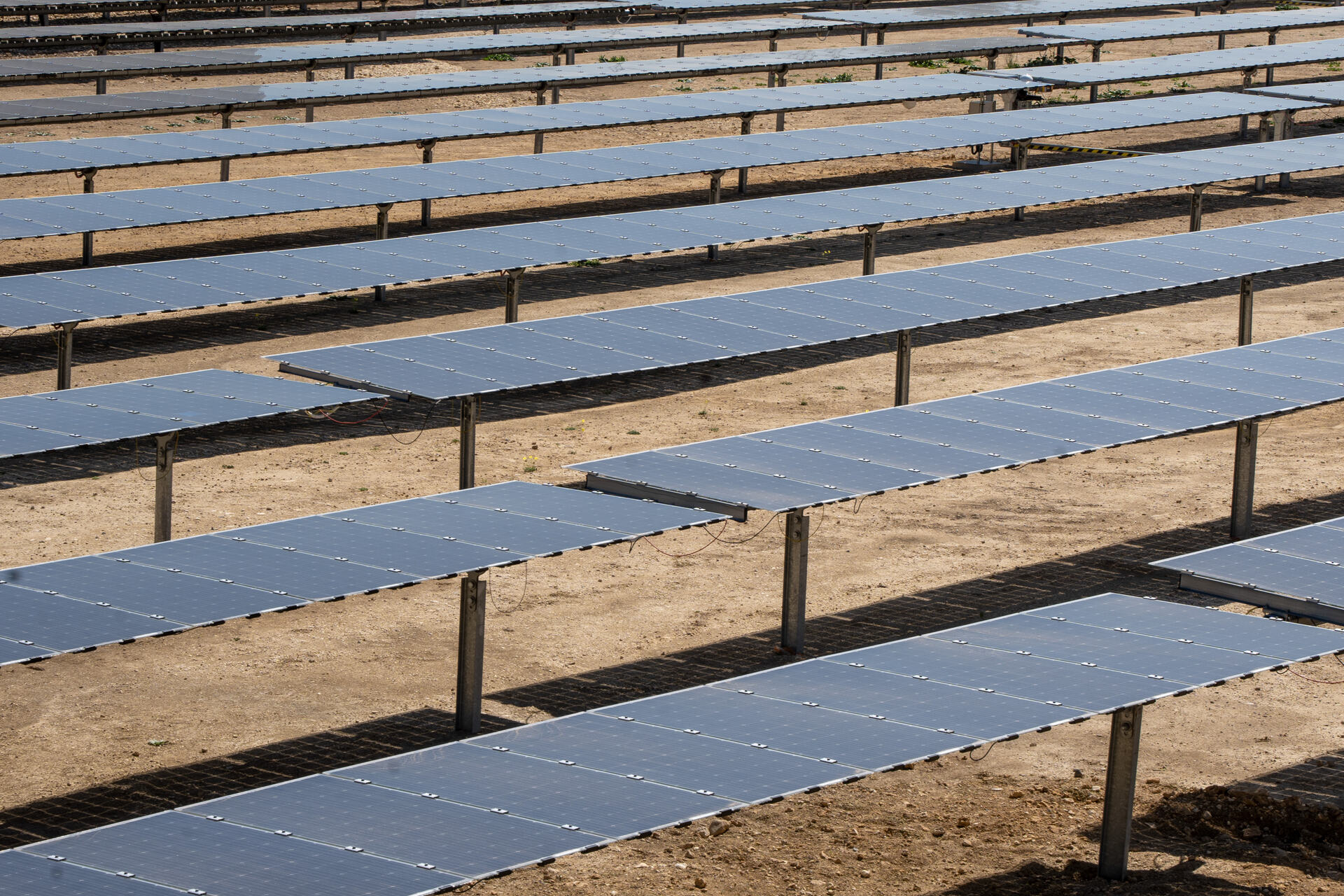 Centrale di Augusta: grazie a una potenza di circa 1,5 MW, l’impianto fotovoltaico presso l’ex centrale termoelettrica di Augusta (Siracusa) permetterà di evitare ogni anno l’equivalente di 1.500 tonnellate di anidride carbonica (CO2) e l’utilizzo di 800.000 metri cubi di gas, sostituendoli con energia rinnovabile prodotta localmente