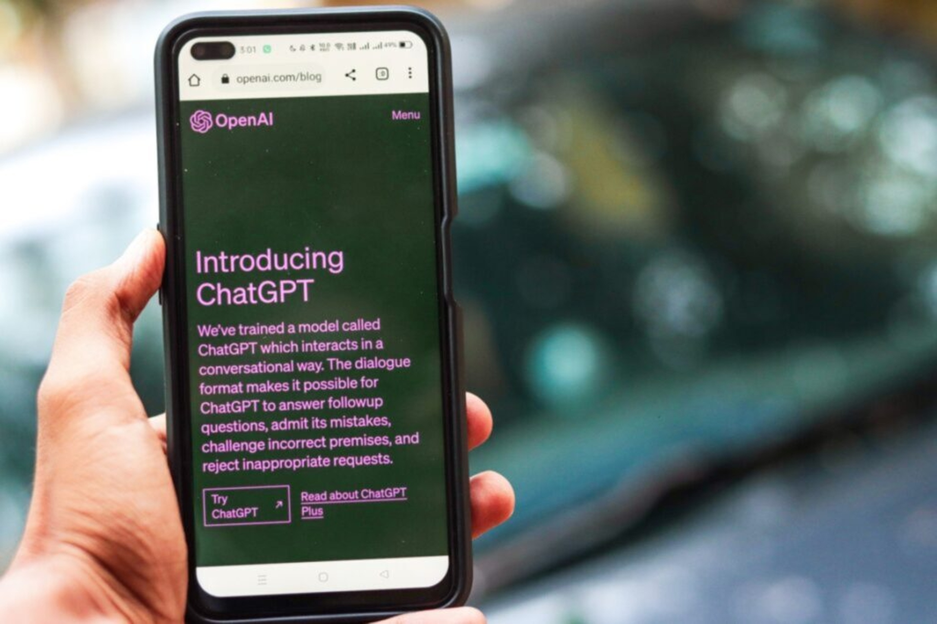 ChatGPT: acronimo di “Chat Generative Pre-Trained Transformer”, traducibile in lingua italiana con la locuzione "Trasformatore Pre-Istruito Generatore di Conversazioni", ChatGPT è un prototipo di ChatBot lanciato pubblicamente da OpenAI il 3 novembre 2022
