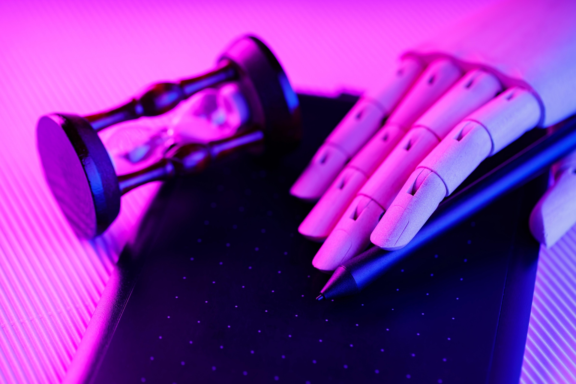 Intelligenza Artificiale: l’avanzare di un esteso dibattito etico indotto da ChatGPT, la più popolare forma di Intelligenza Artificiale, è il miglior modo per evitare che l’innovazione digitale sia mezzo di dominio, cioè uno strumento tecnologico di controllo sociale