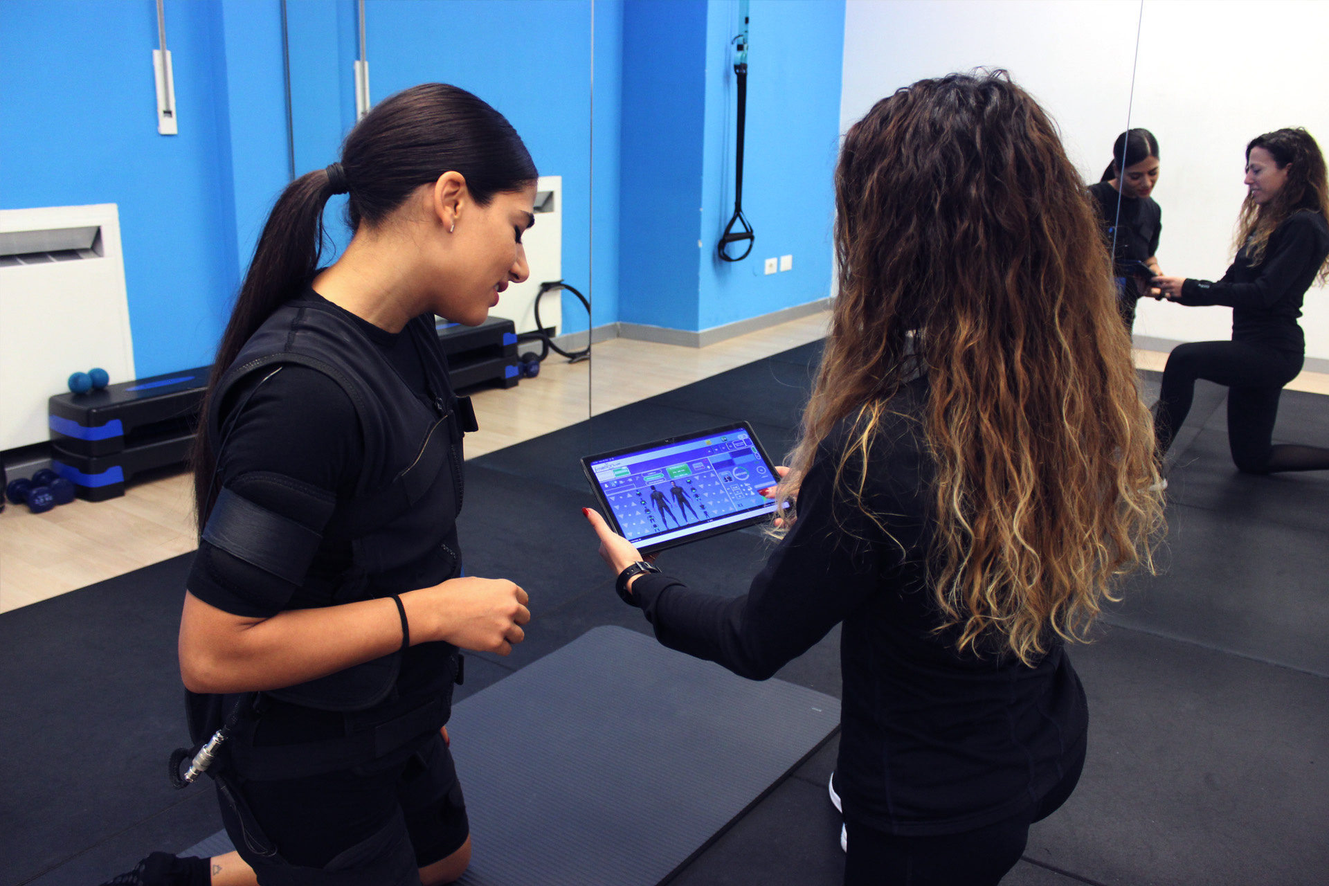 EMS: una seduta di allenamento individuale con impiego della biojacket destinata all'Elettromiostimolazione e il supporto di una Medical Trainer