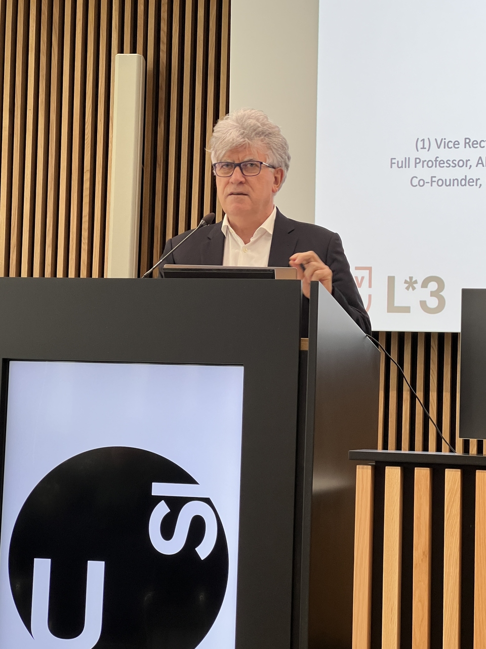 ChatGPT: Luca Maria Gambardella è Vice Direttore per la Innovazione e le Relazioni Industriali dell’Università della Svizzera Italiana