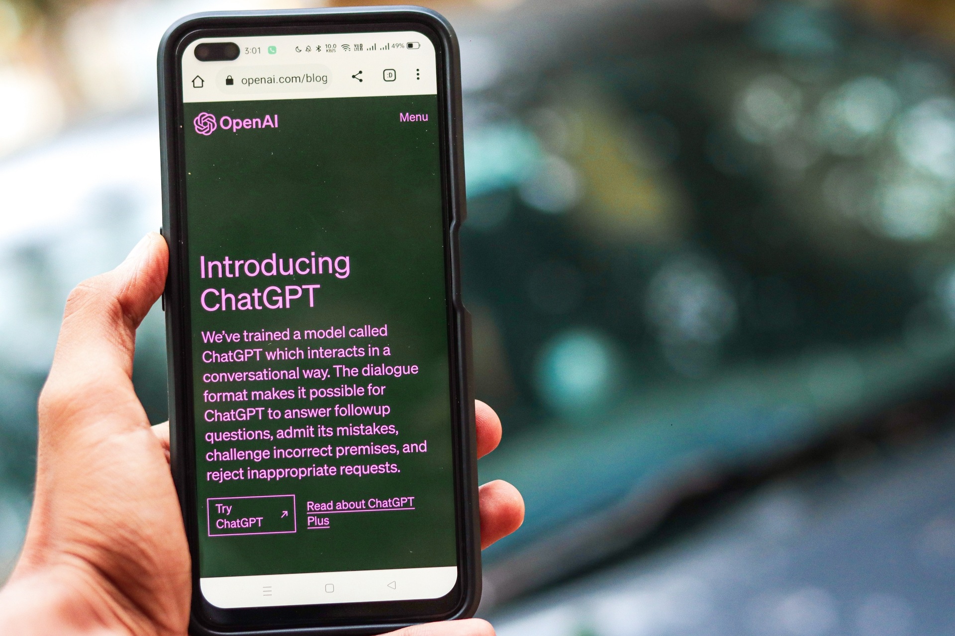 ChatGPT: acronimo di “Chat Generative Pre-Trained Transformer”, traducibile in lingua italiana con la locuzione "Trasformatore Pre-Istruito Generatore di Conversazioni", ChatGPT è un prototipo di ChatBot lanciato pubblicamente da OpenAI il 3 novembre 2022