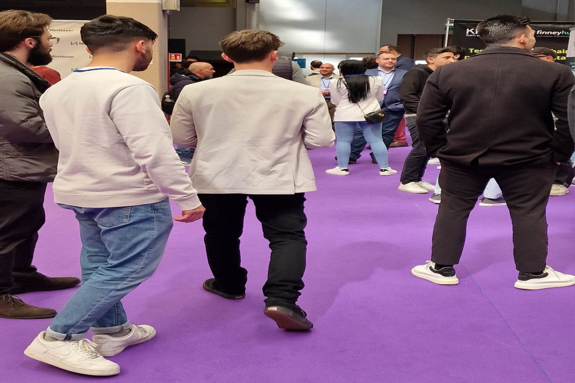 Web3: il Web3 Digital Summit 2023 in Valpolicella era animato e dominato dai ventenni, che hanno affollato gli stand